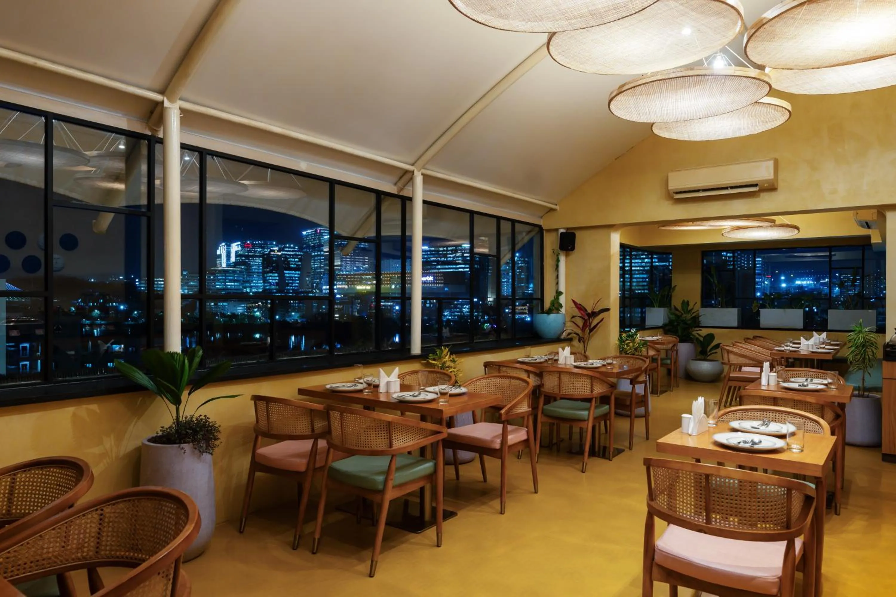 Restaurant/places to eat in La Serene