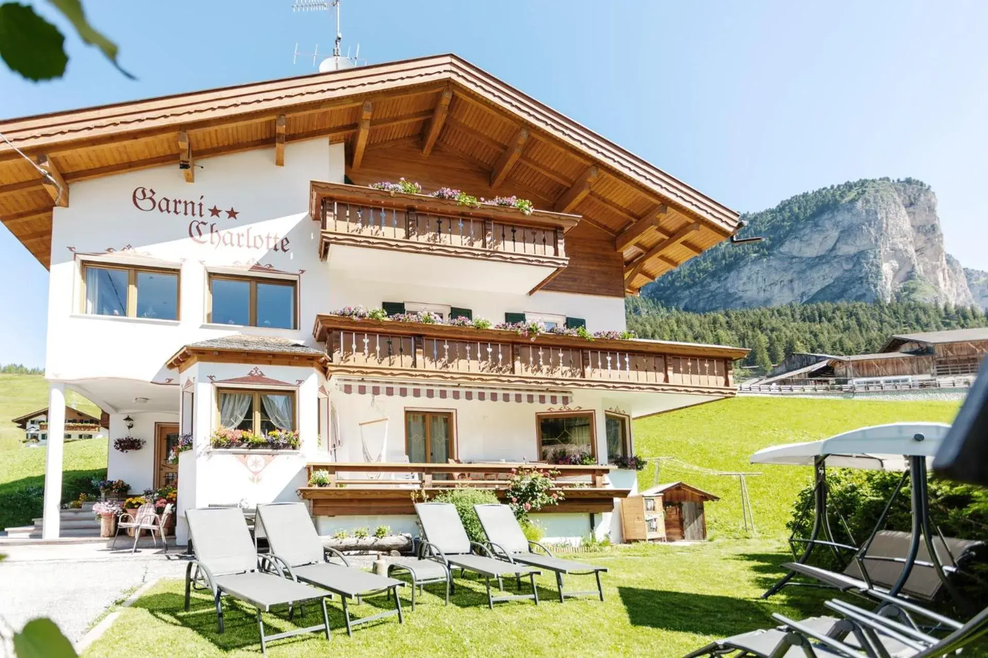 Garni Charlotte Garni Charlotte