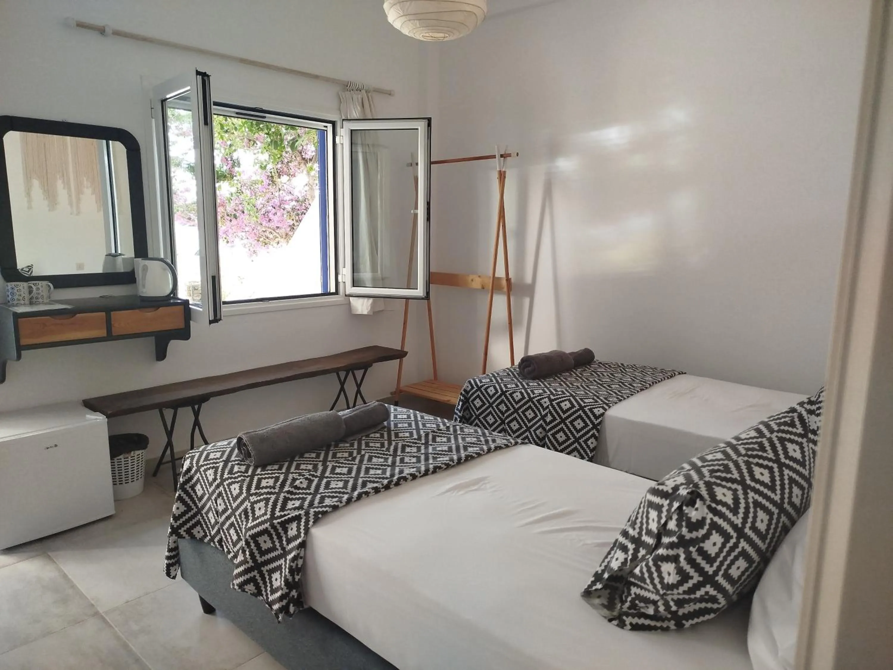 Photo of the whole room, Bed in Nissos Ios