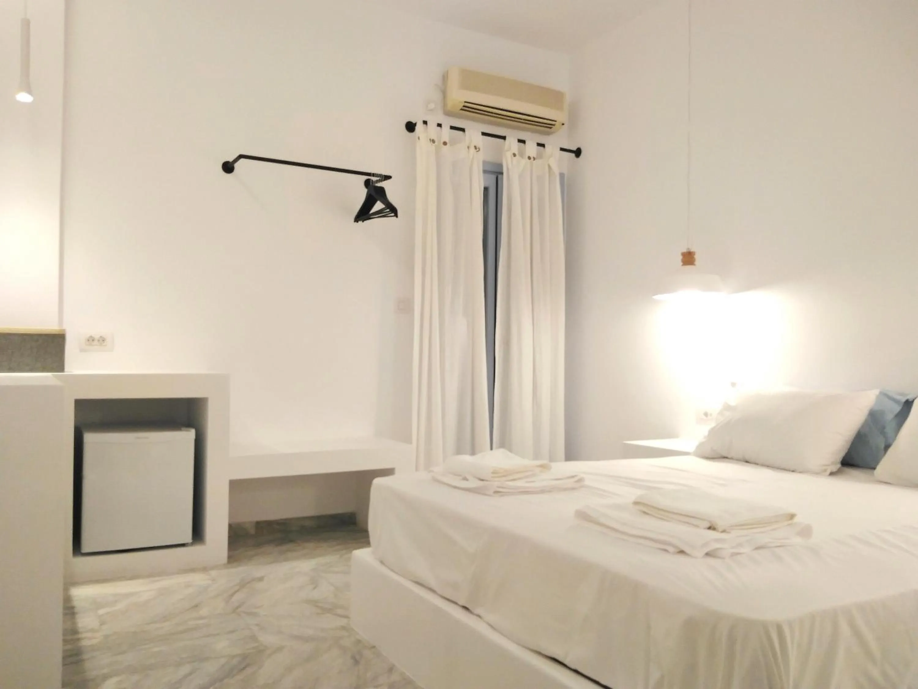 Photo of the whole room, Bed in Nissos Ios