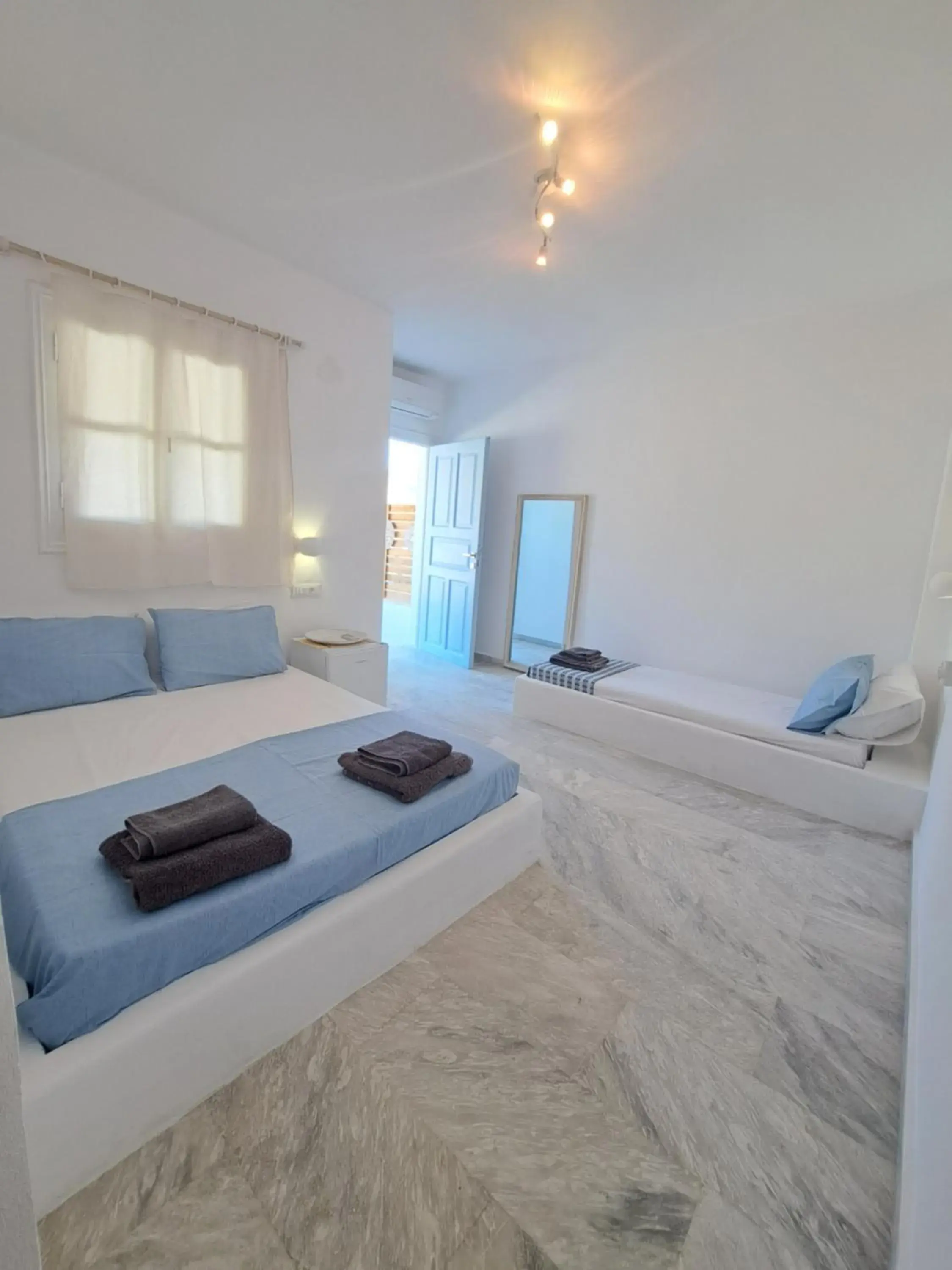 Triple Room with Private Bathroom in Nissos Ios Triple Room with Private Bathroom in Nissos Ios