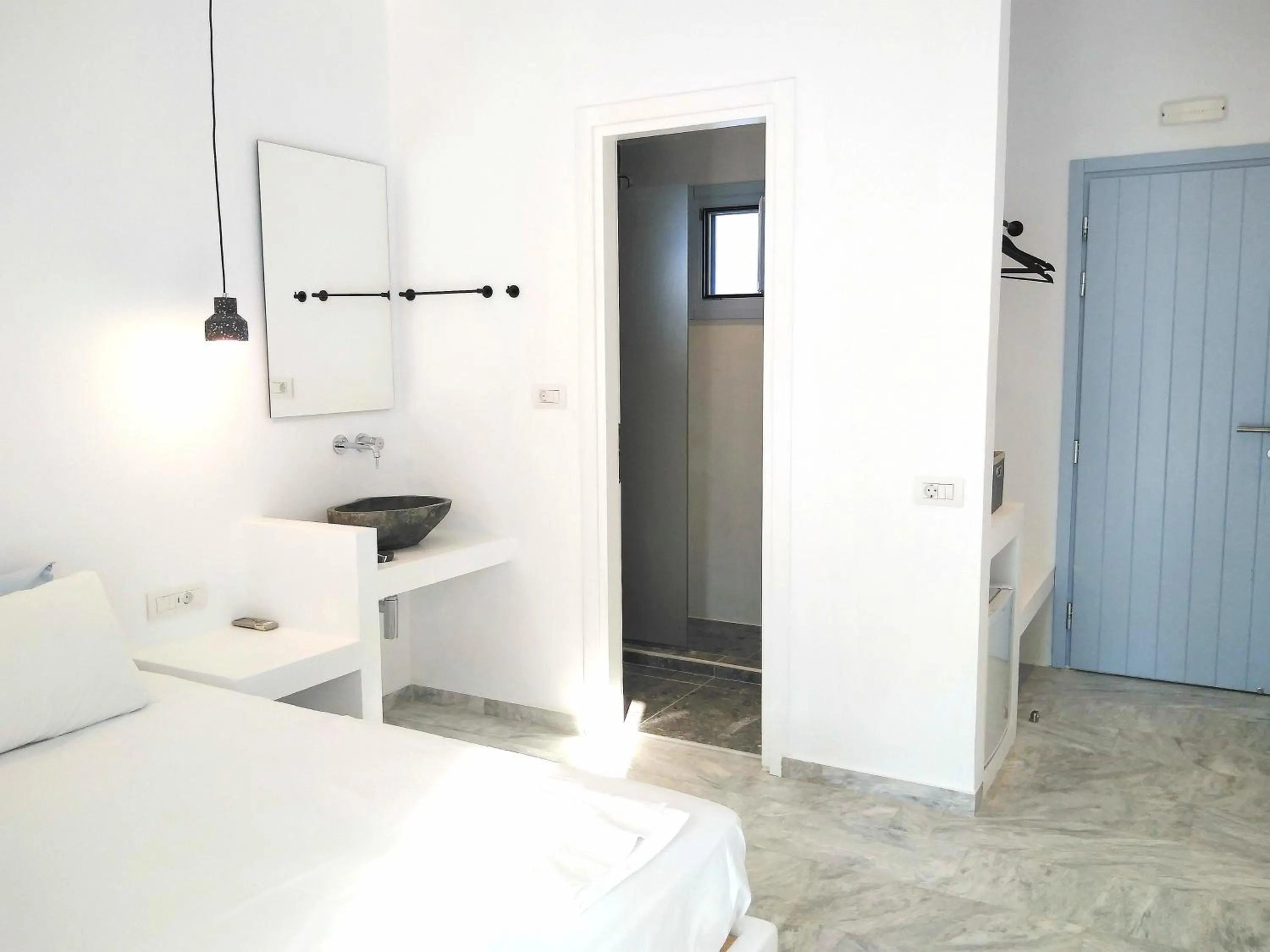 Shower, Bed in Nissos Ios