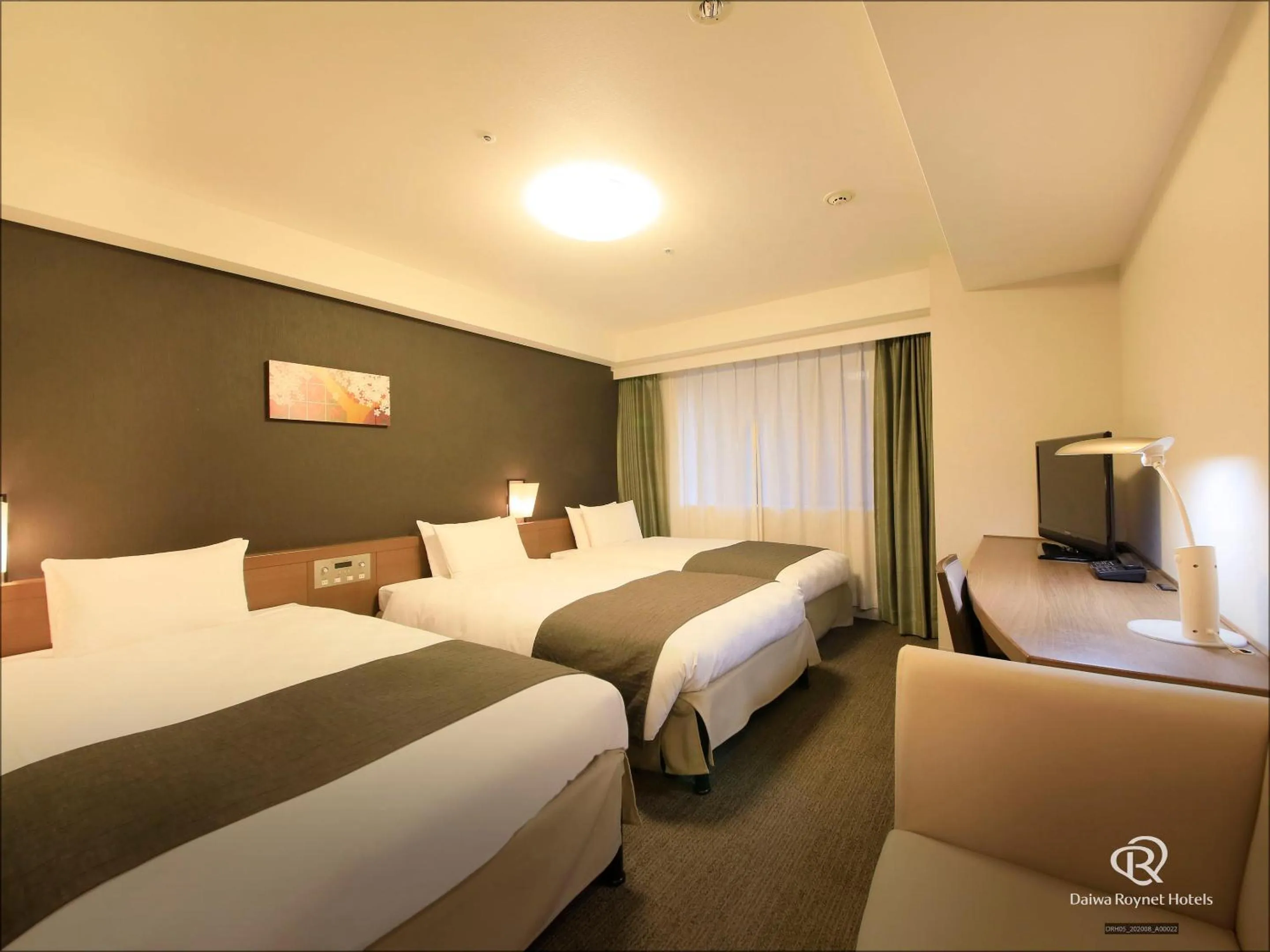 Photo of the whole room, Bed in Daiwa Roynet Hotel Kyoto Shijo Karasuma