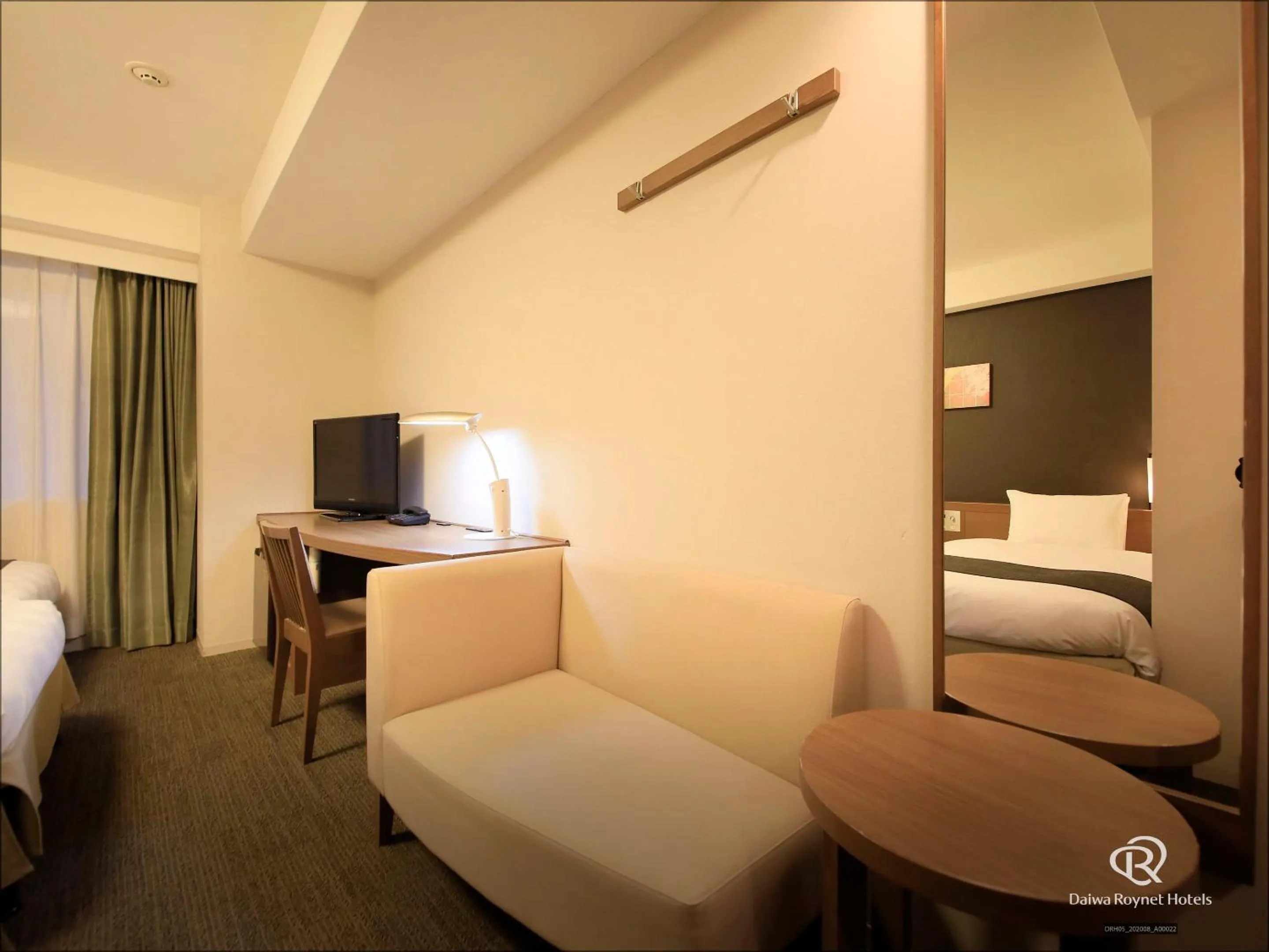 Photo of the whole room, Bed in Daiwa Roynet Hotel Kyoto Shijo Karasuma