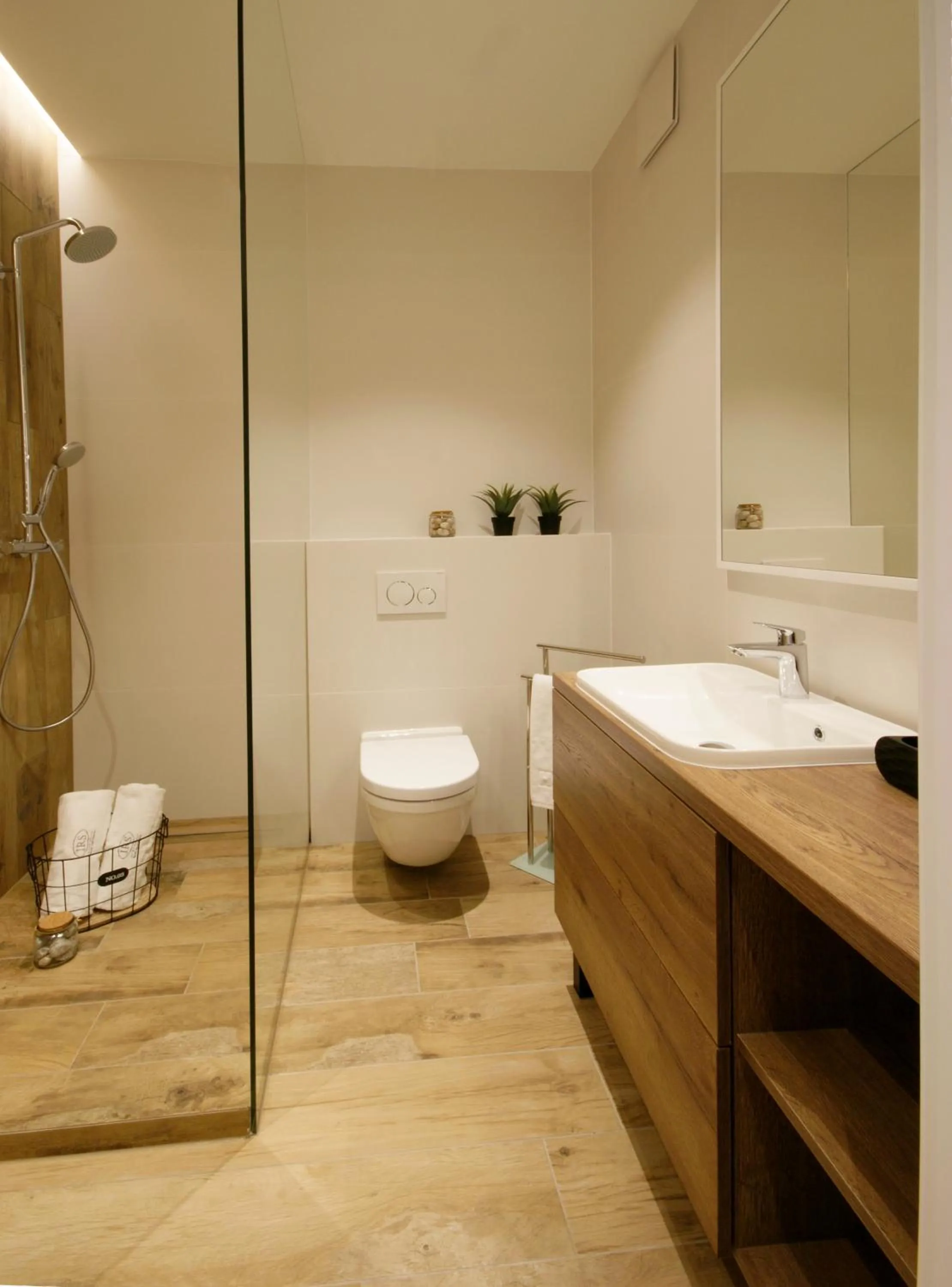 Shower in IRS ROYAL APARTMENTS Apartamenty IRS Neptun Park