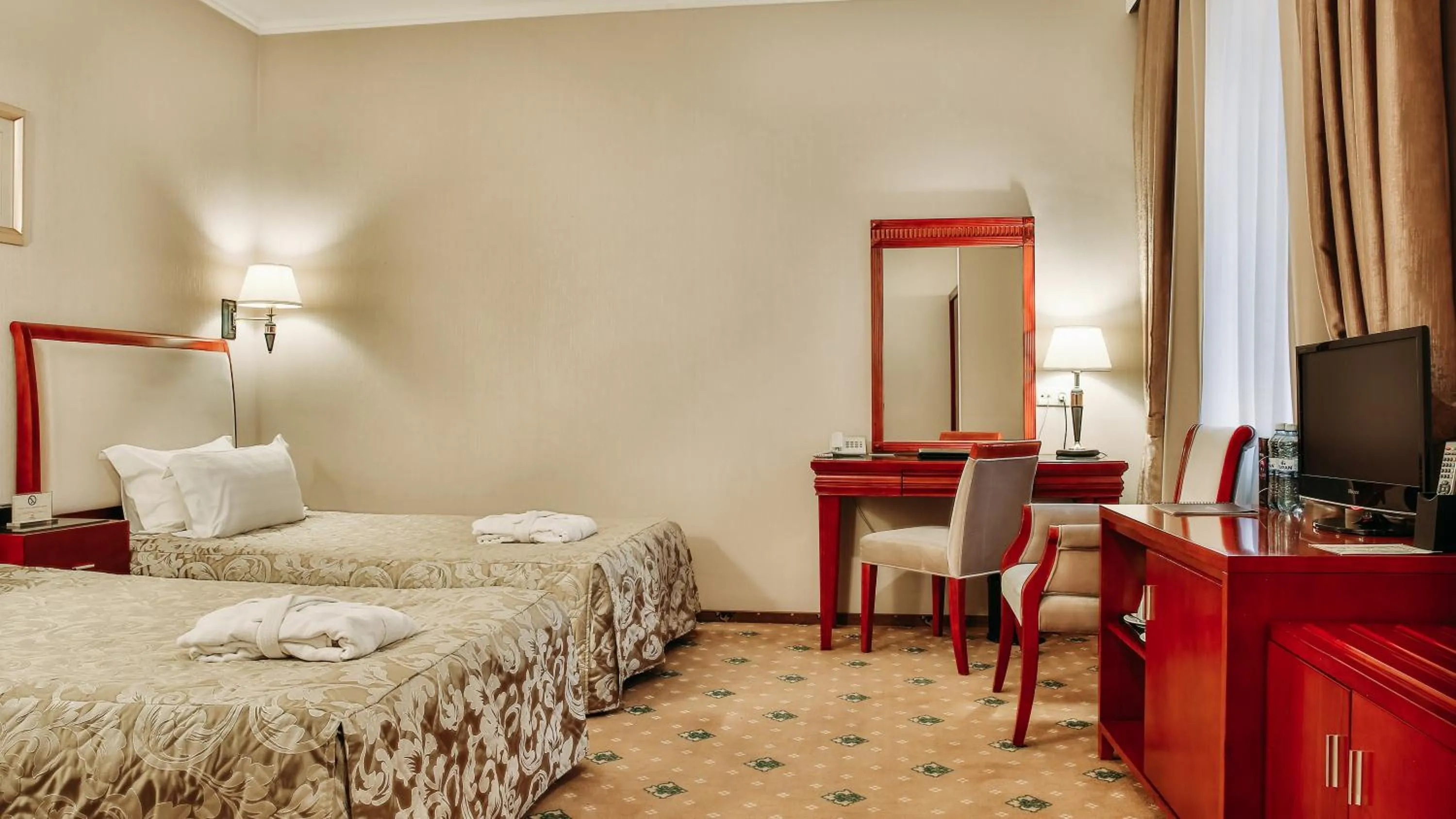 Photo of the whole room in Goldman Empire