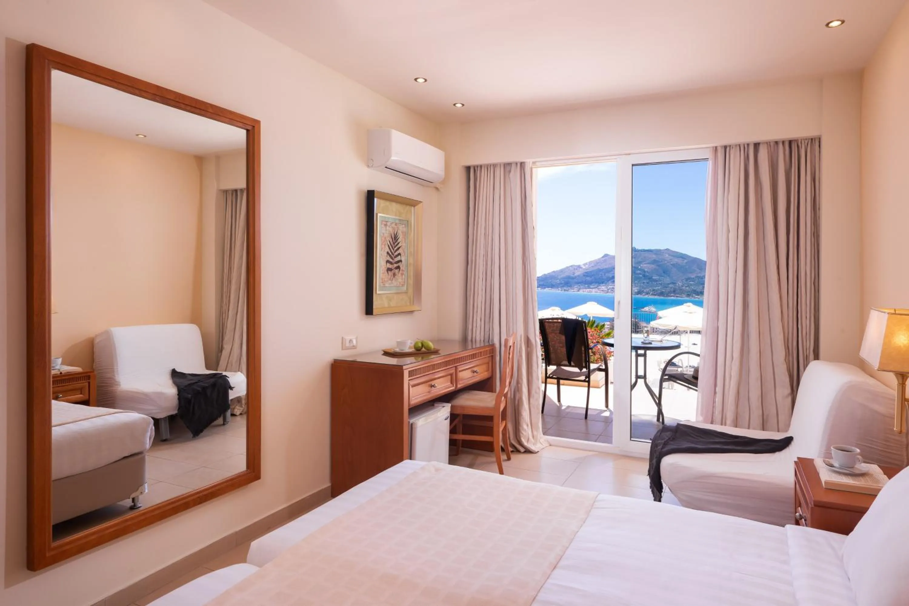 Bedroom, Bed in Avalon Palace Hotel