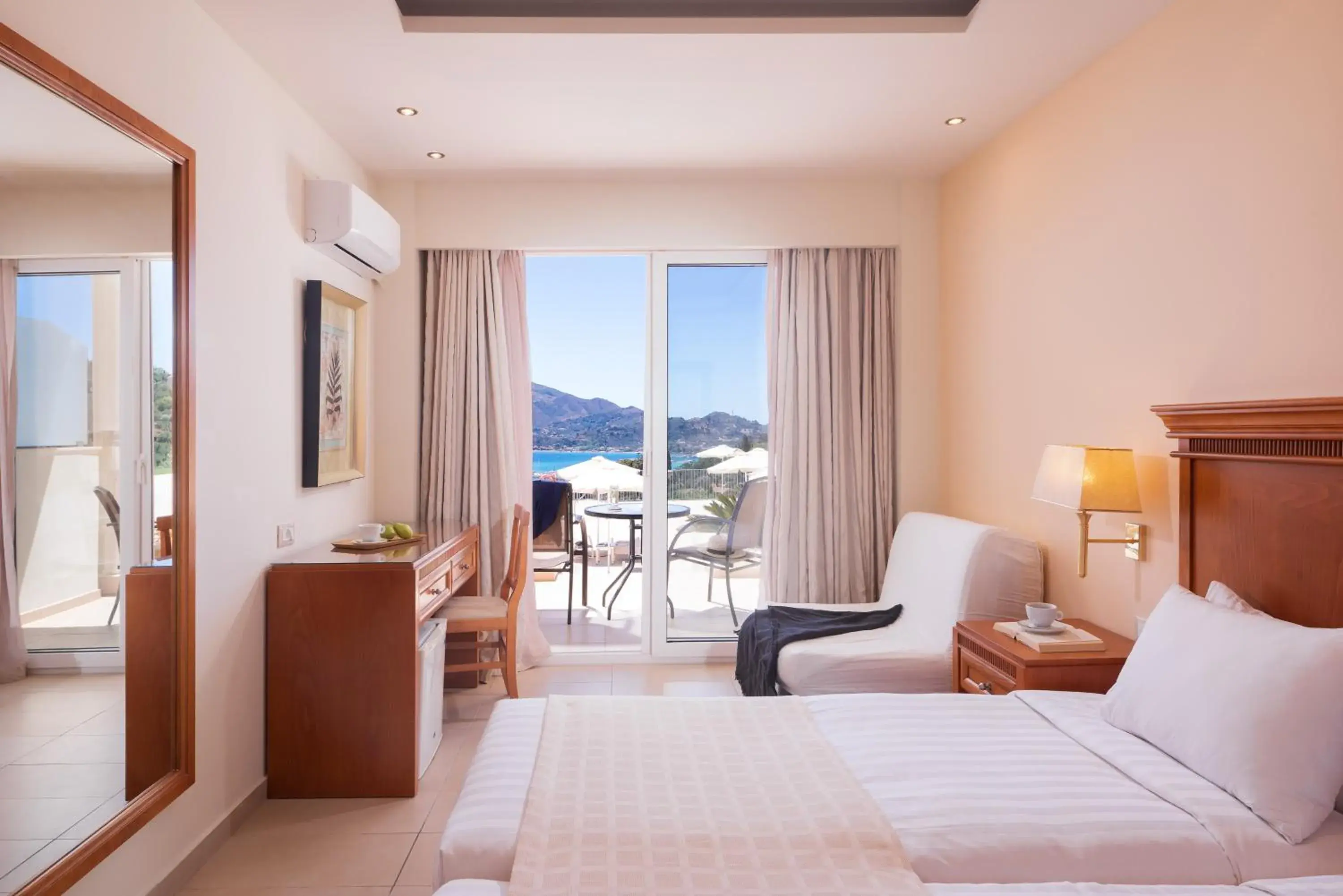 Bedroom, Bed in Avalon Palace Hotel Bedroom, Bed in Avalon Palace Hotel