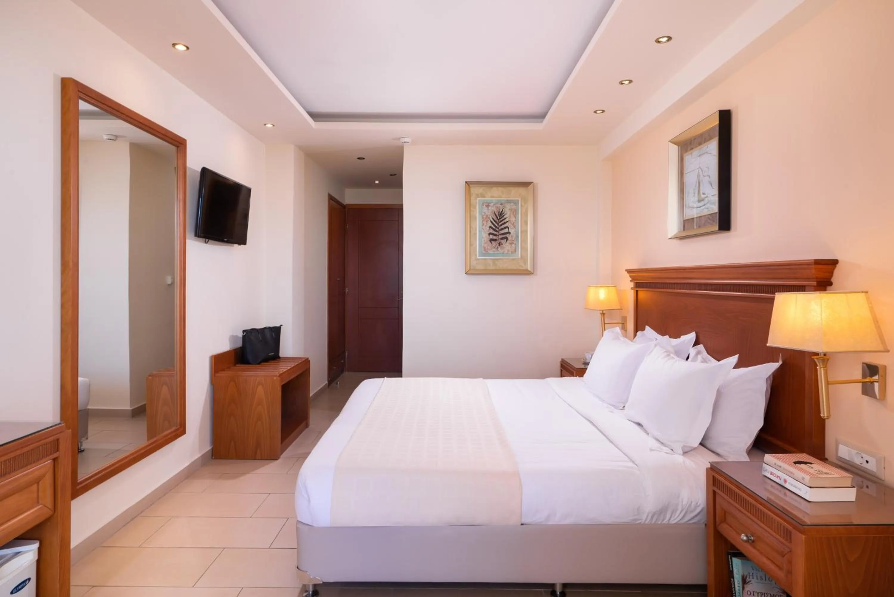 Bed in Avalon Palace Hotel