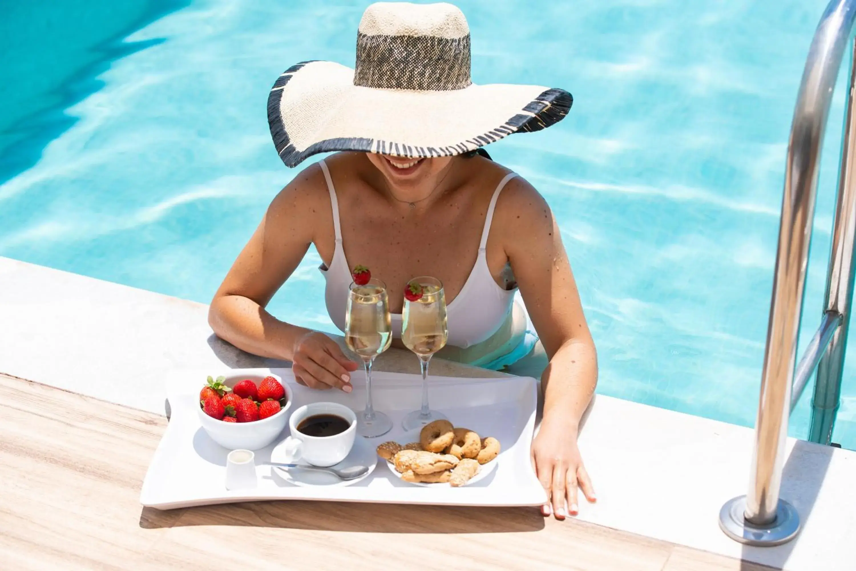 Food and drinks in Avalon Palace Hotel Food and drinks in Avalon Palace Hotel