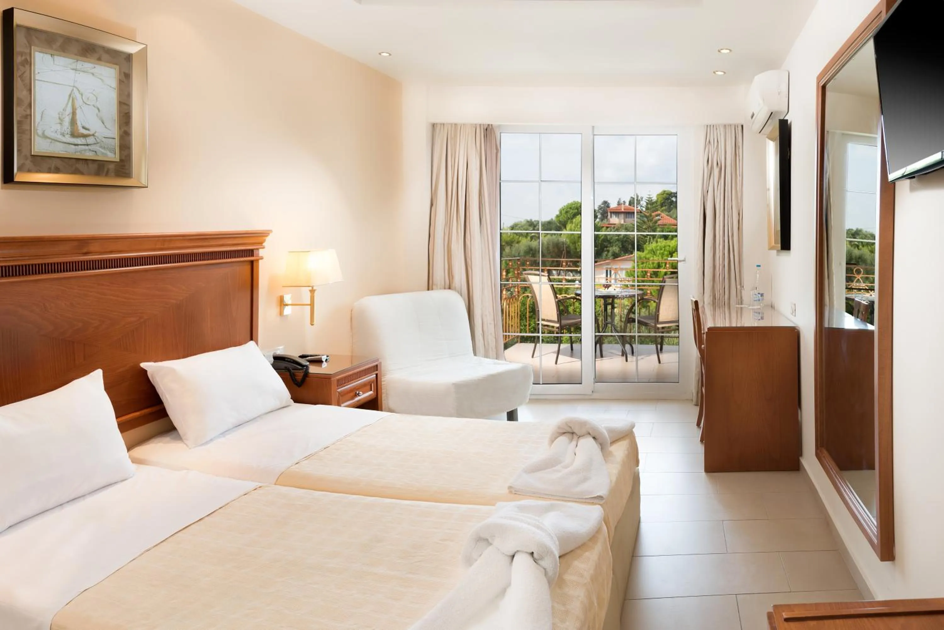 Bed in Avalon Palace Hotel