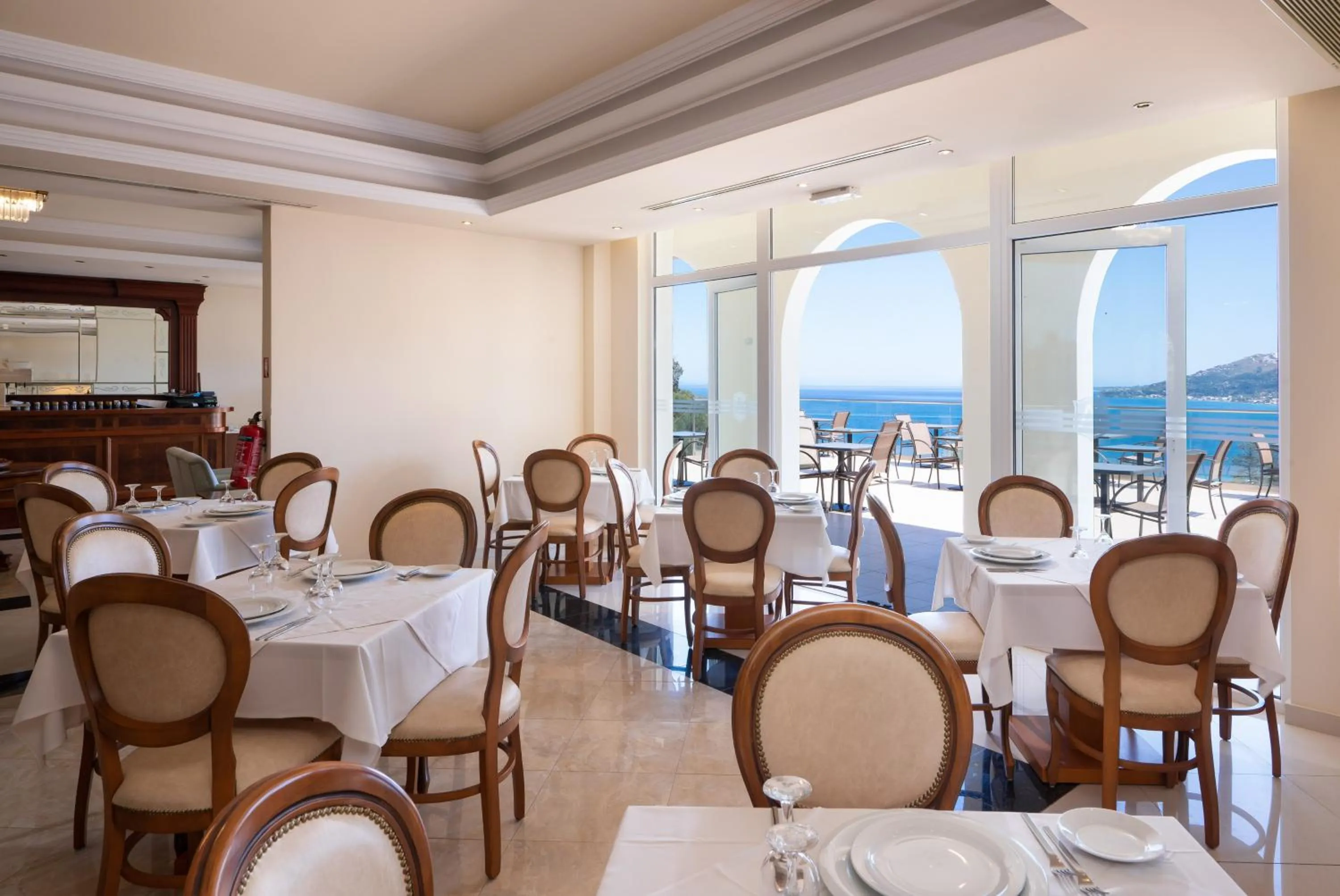 Restaurant/places to eat in Avalon Palace Hotel