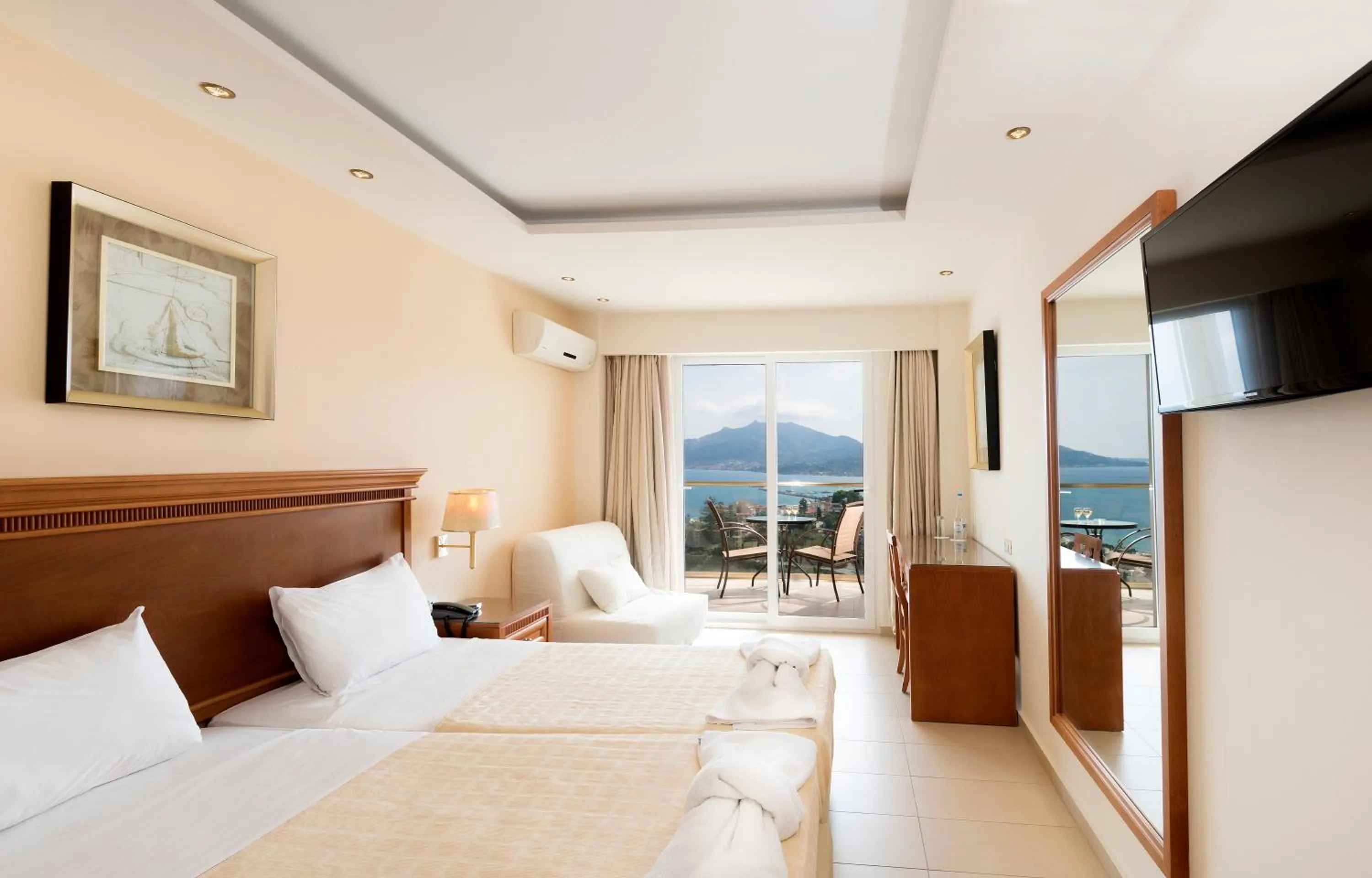 Bed in Avalon Palace Hotel