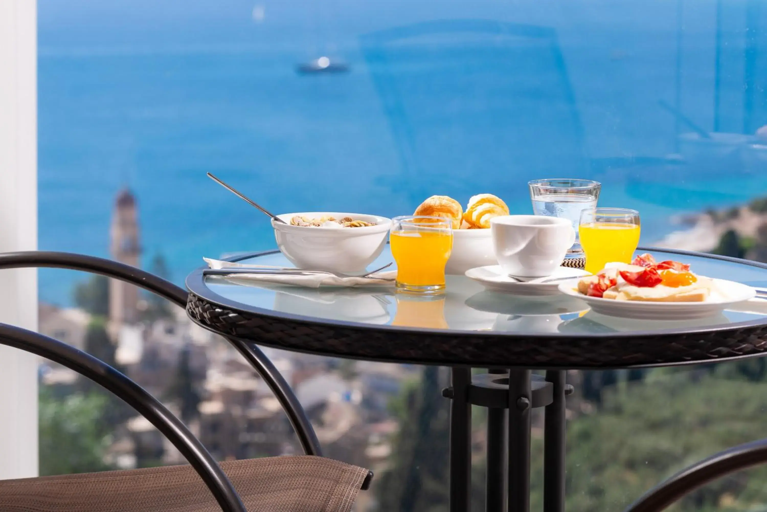 Food in Avalon Palace Hotel Food in Avalon Palace Hotel