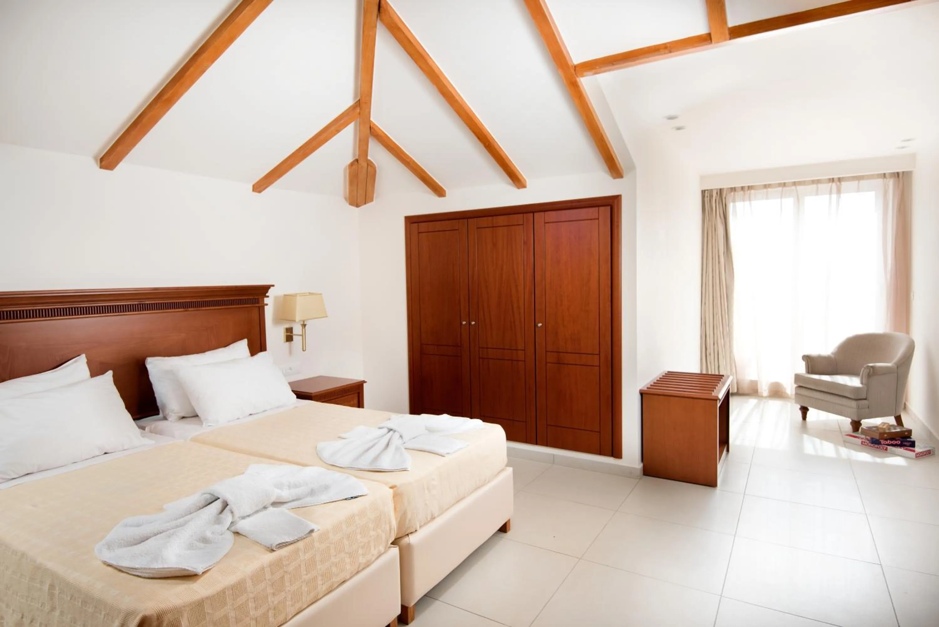 Bed in Avalon Palace Hotel