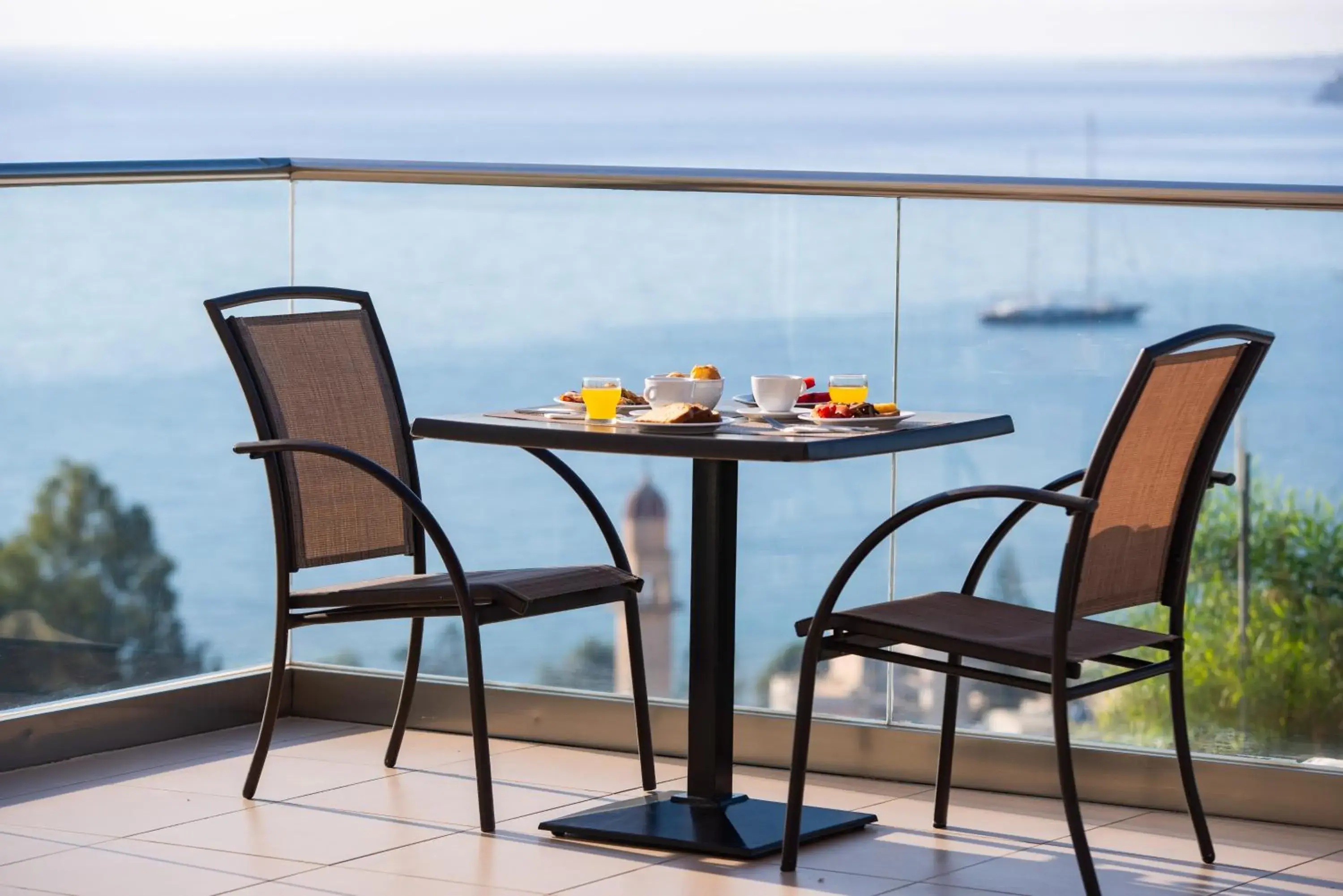 Food in Avalon Palace Hotel Food in Avalon Palace Hotel