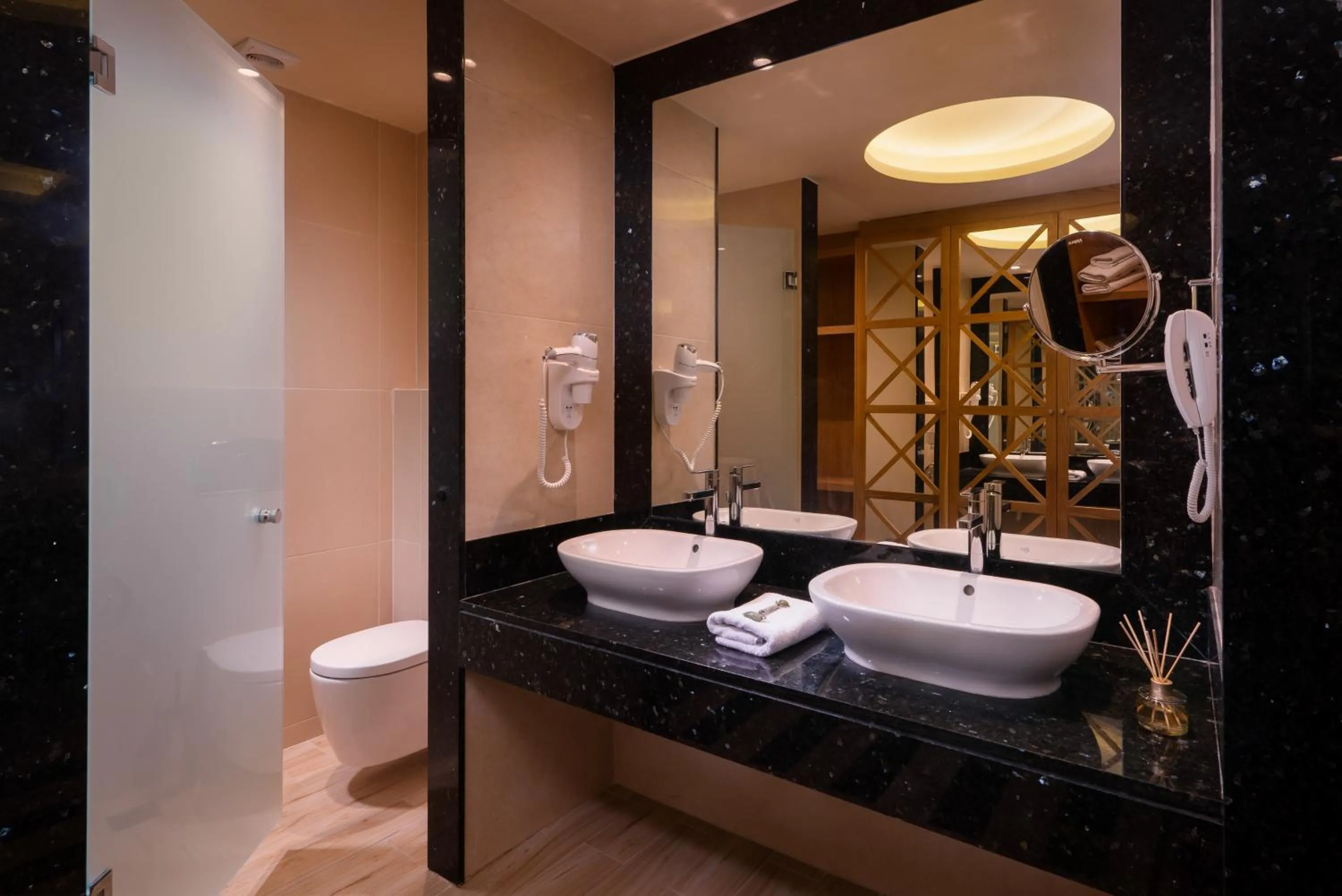 Bathroom in Avalon Palace Hotel