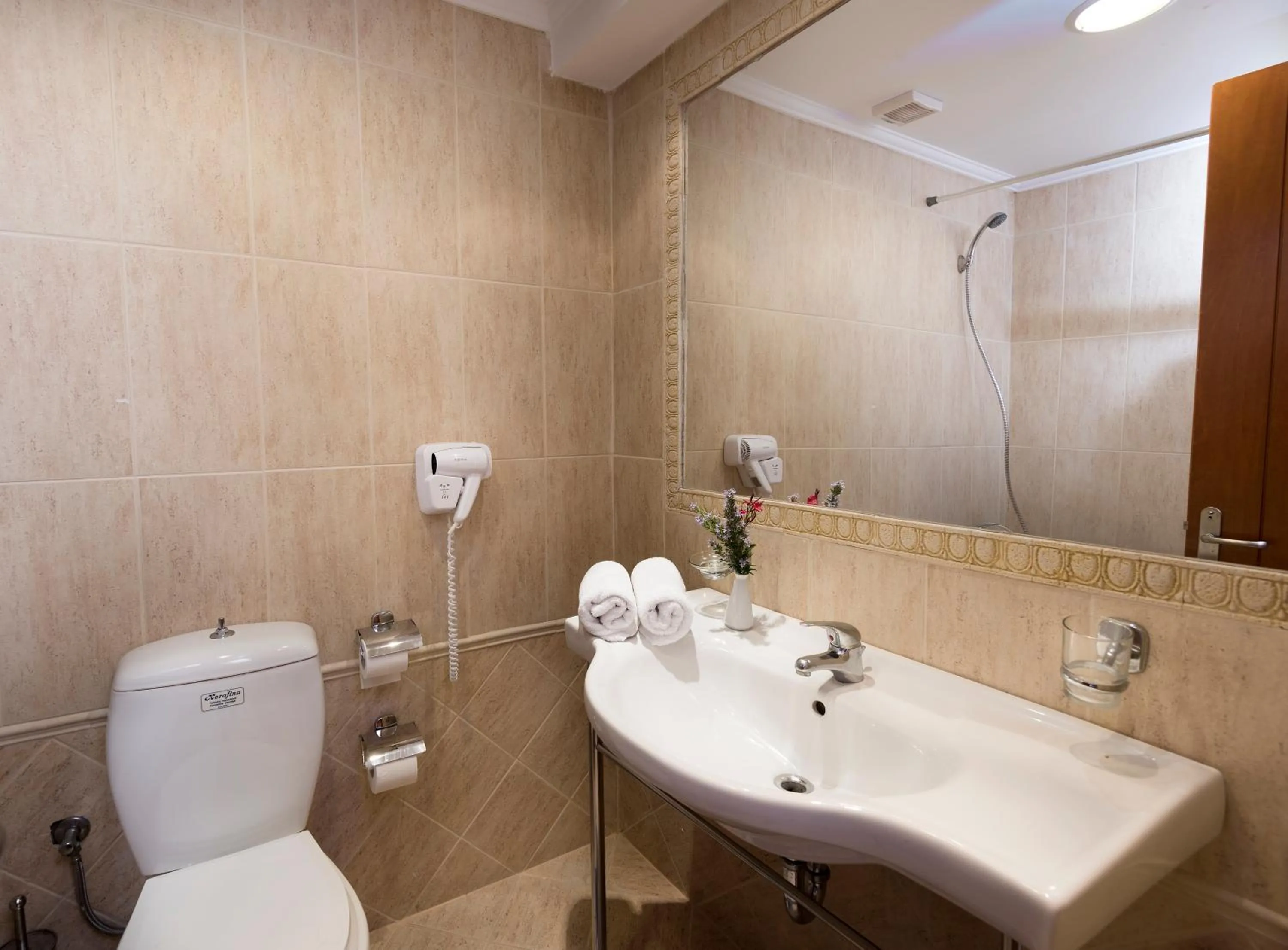 Bathroom in Avalon Palace Hotel