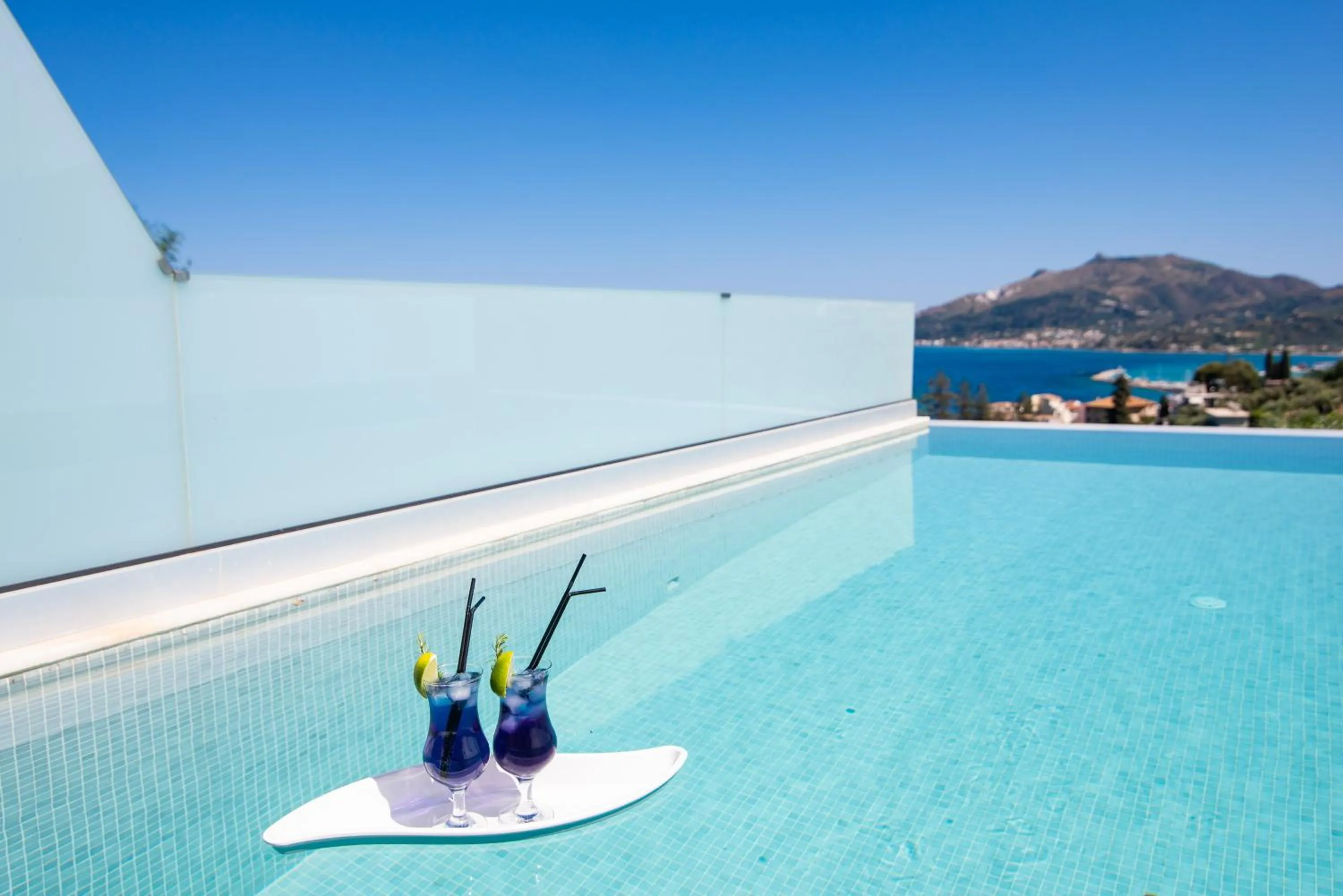 Swimming pool in Avalon Palace Hotel