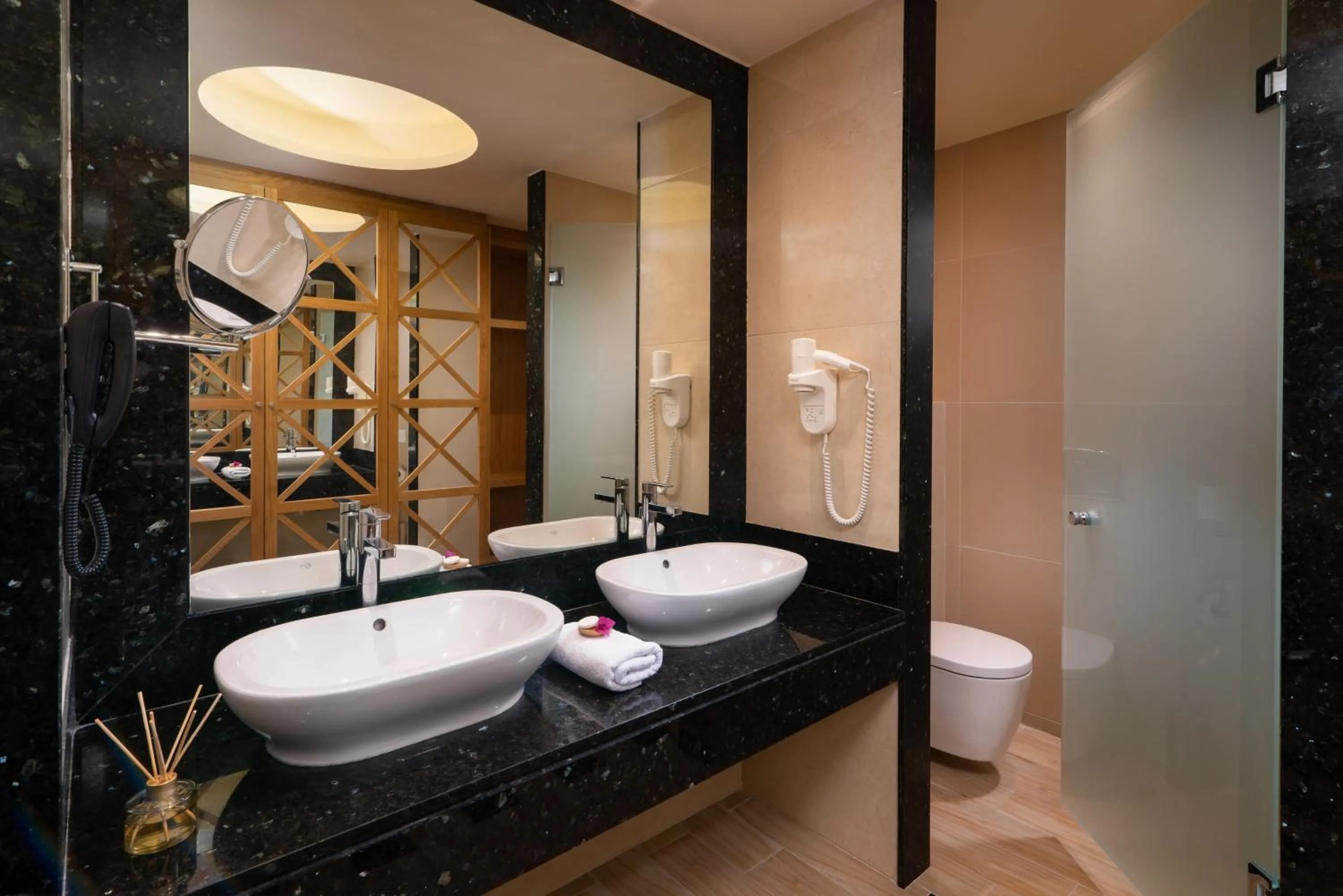 Bathroom in Avalon Palace Hotel