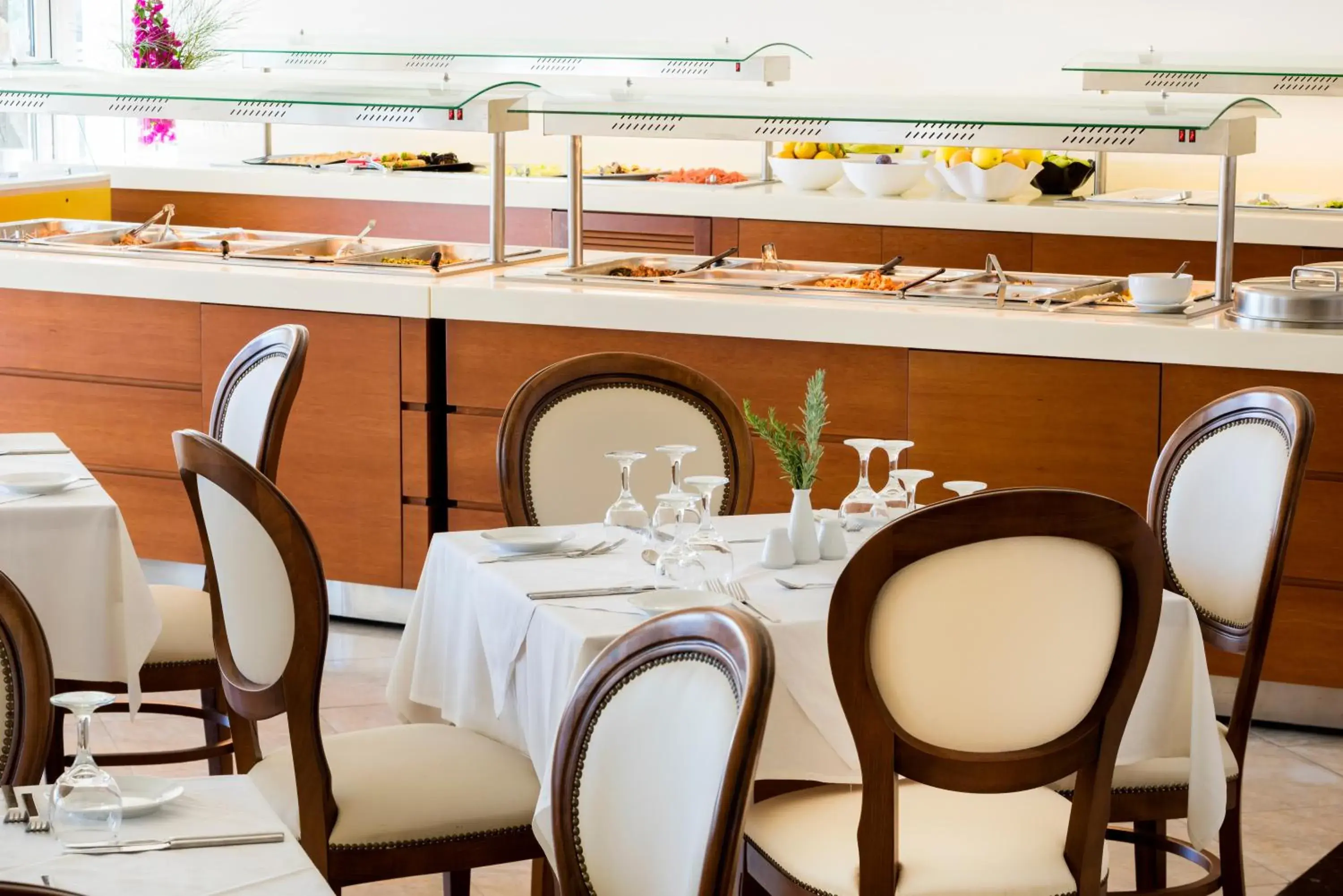 Restaurant/places to eat in Avalon Palace Hotel Restaurant/places to eat in Avalon Palace Hotel