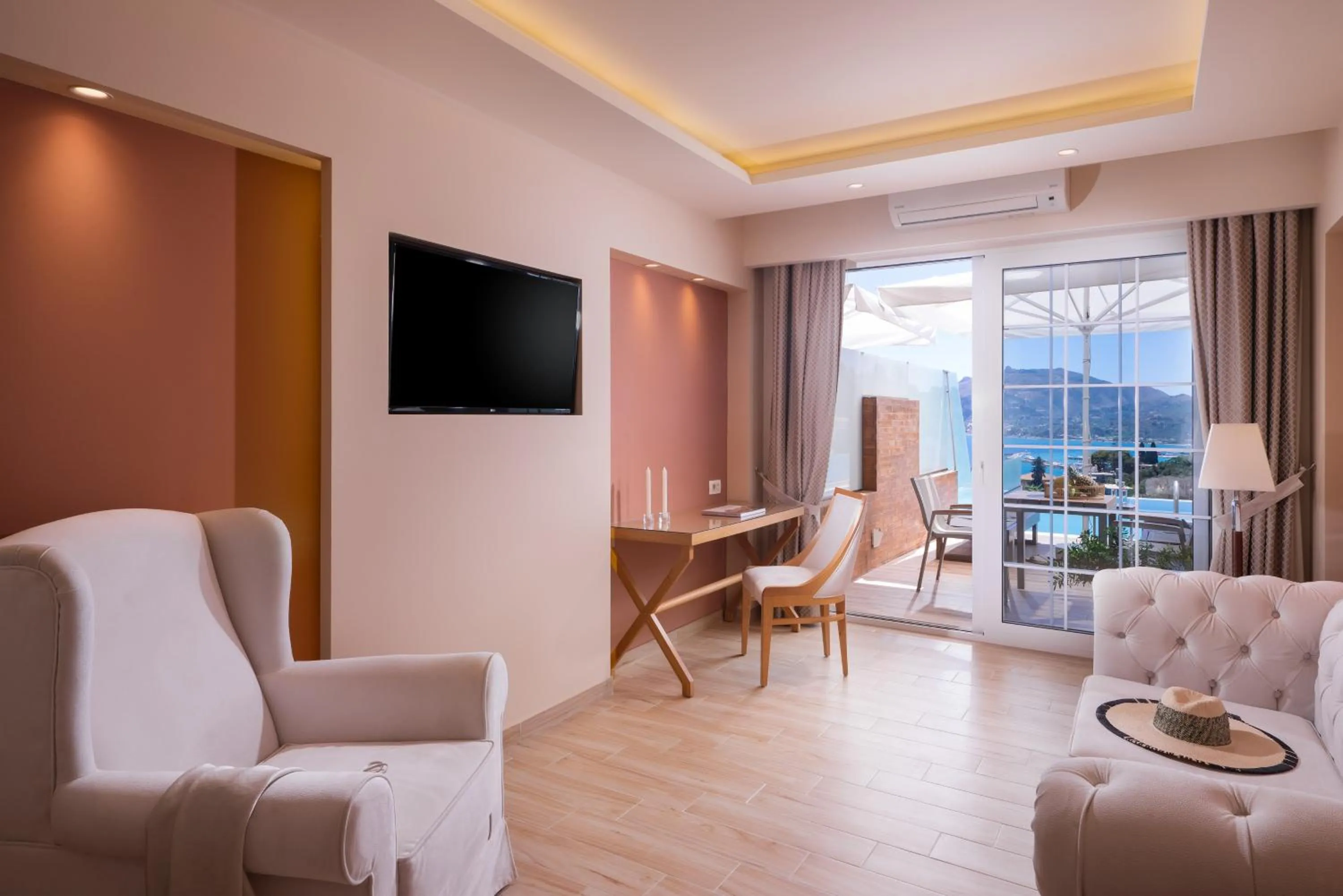 Seating area in Avalon Palace Hotel