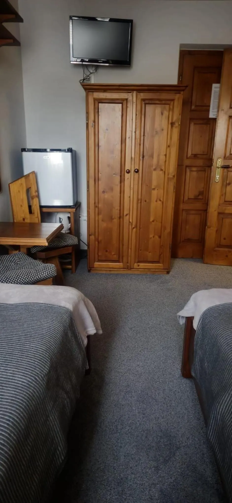 wardrobe, Bed in Aparthotel Pod Nosalem