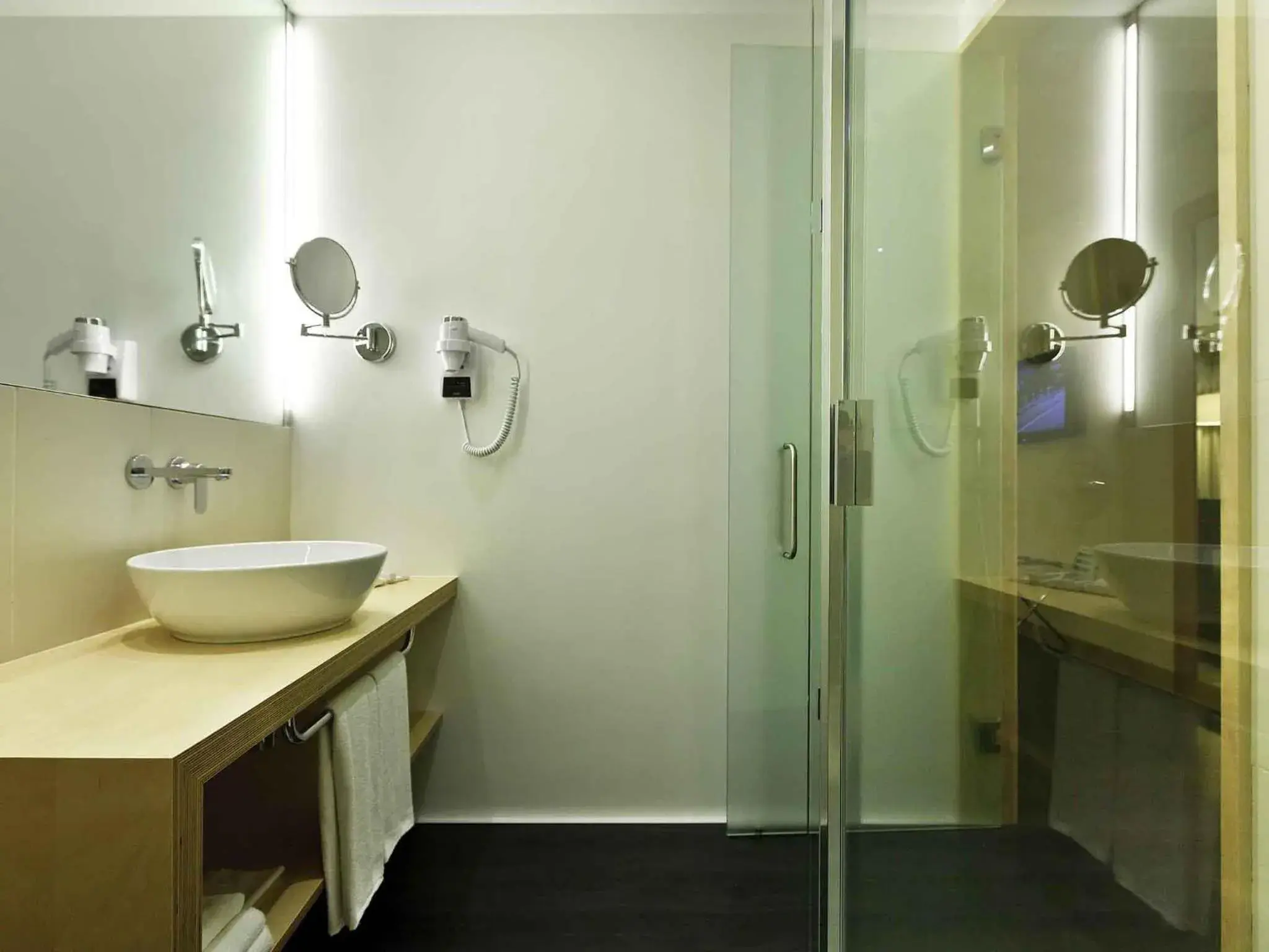 Bedroom in Hotel Mercure Braga Centro Bedroom in Hotel Mercure Braga Centro