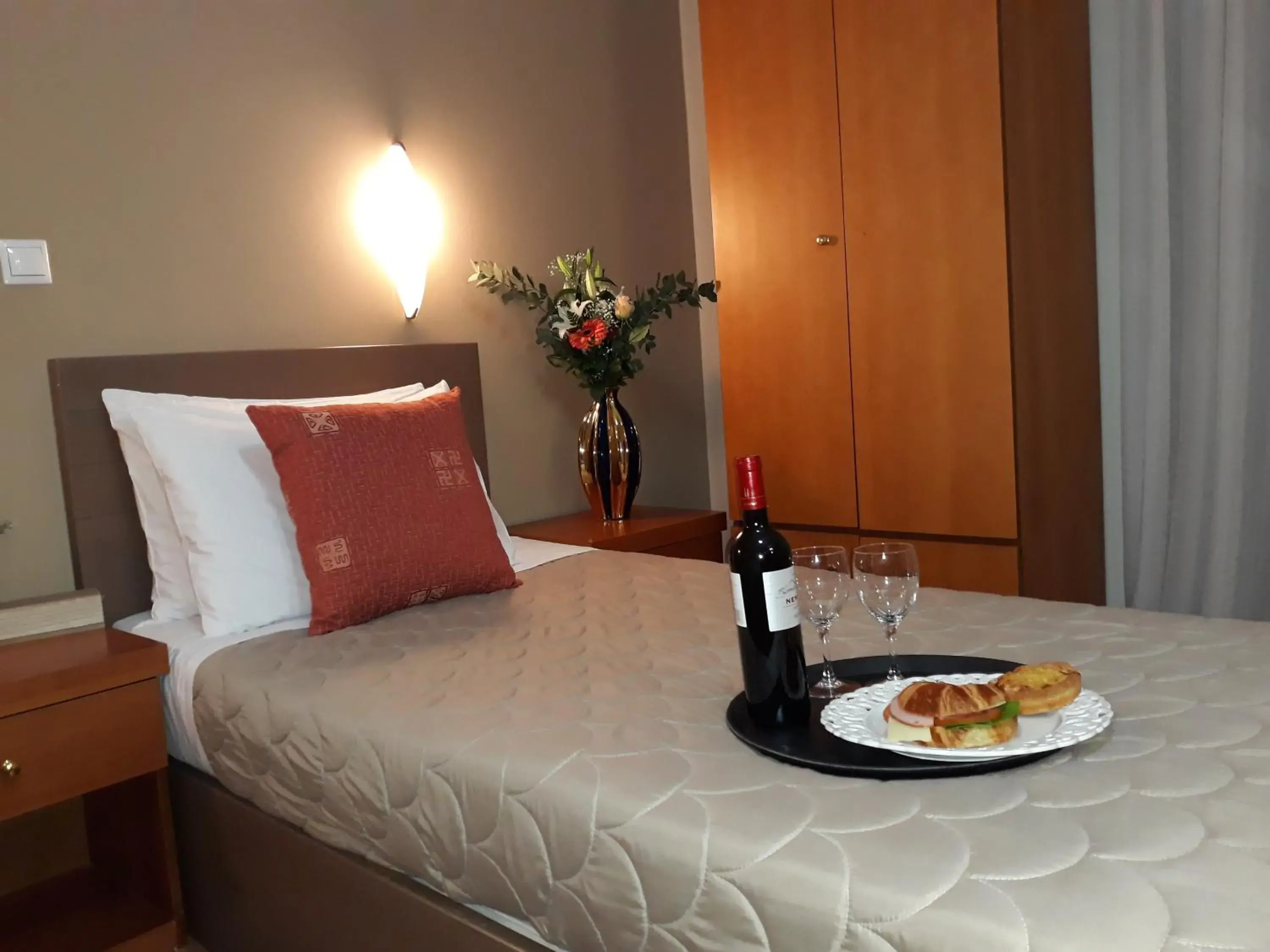 Single Room with Balcony in Grand Olympic Hotel Loutraki Single Room with Balcony in Grand Olympic Hotel Loutraki