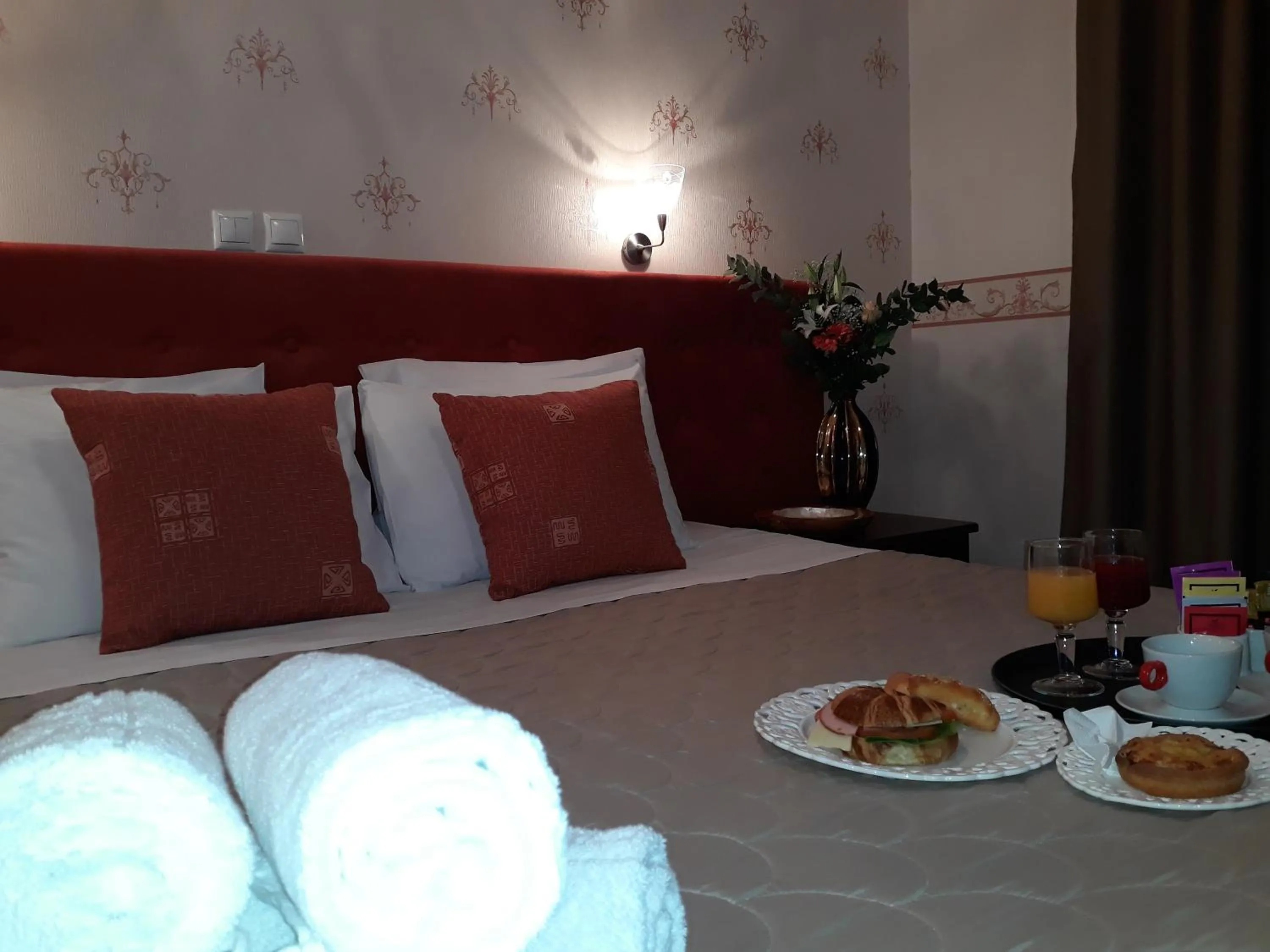 Bed in Grand Olympic Hotel Loutraki