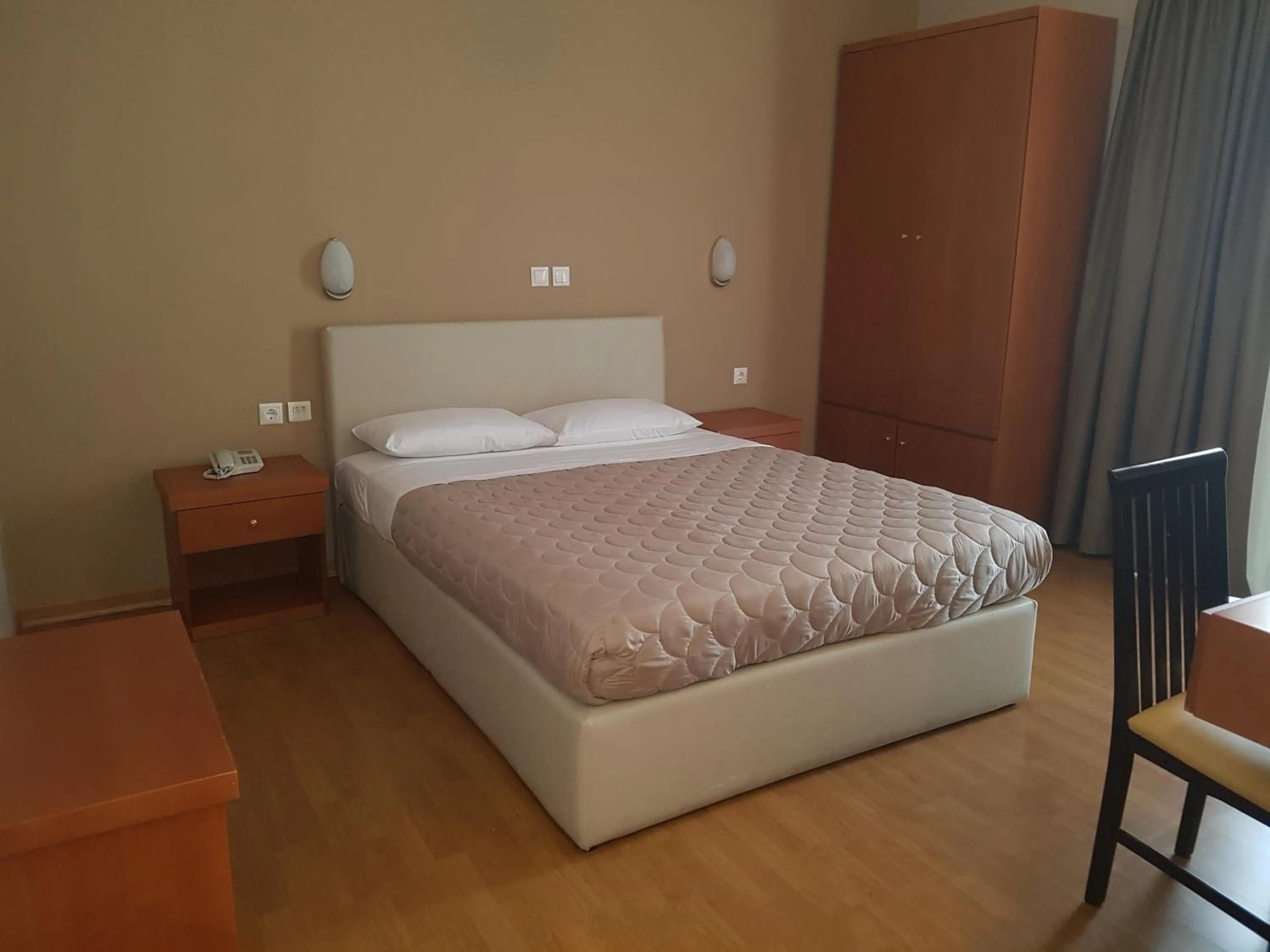 Bedroom, Bed in Grand Olympic Hotel Loutraki