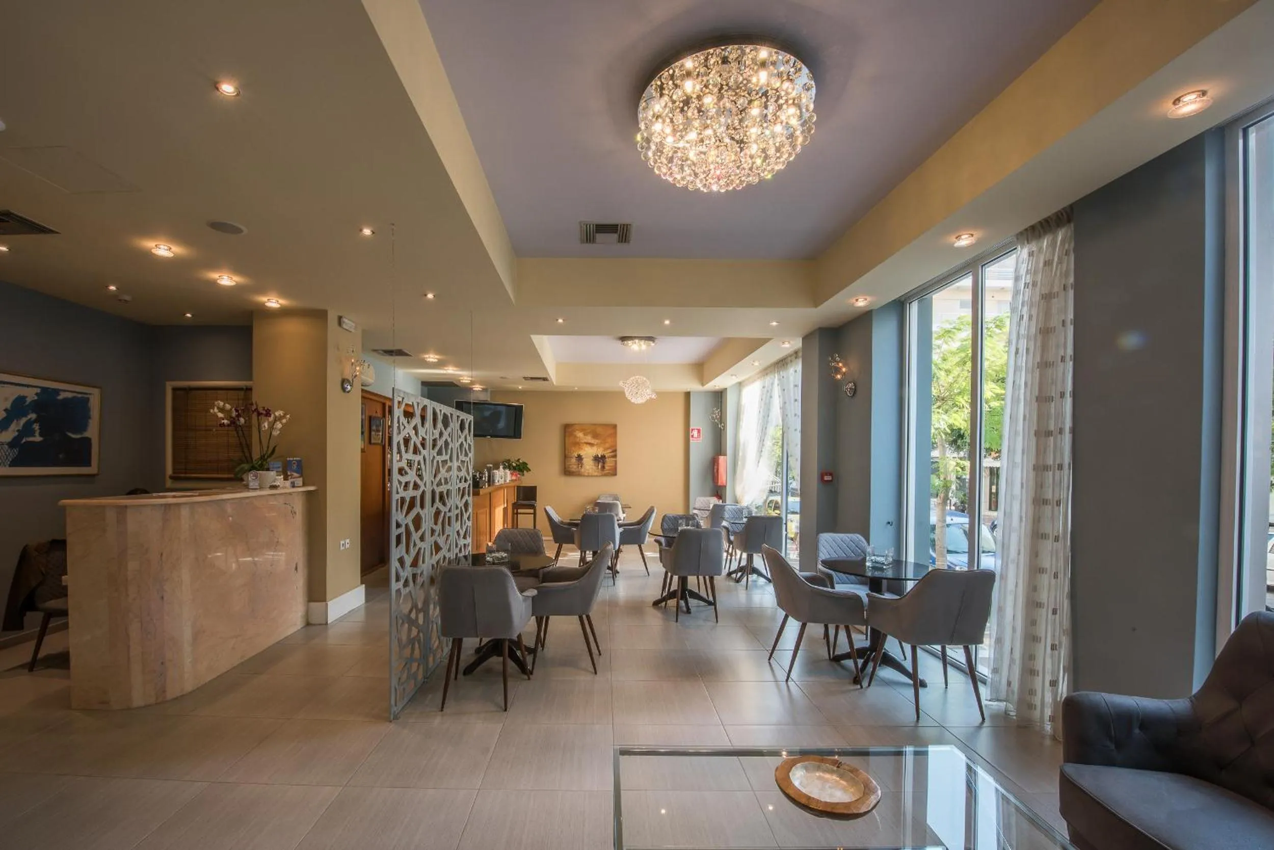 Lounge or bar in Grand Olympic Hotel Loutraki
