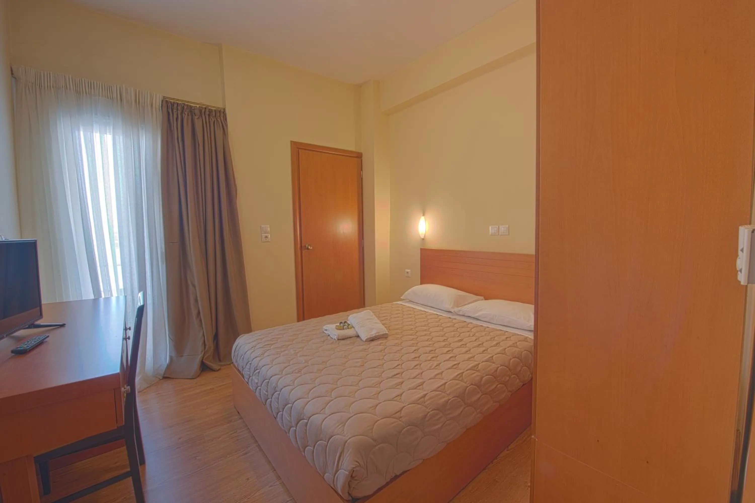 Photo of the whole room, Bed in Grand Olympic Hotel Loutraki