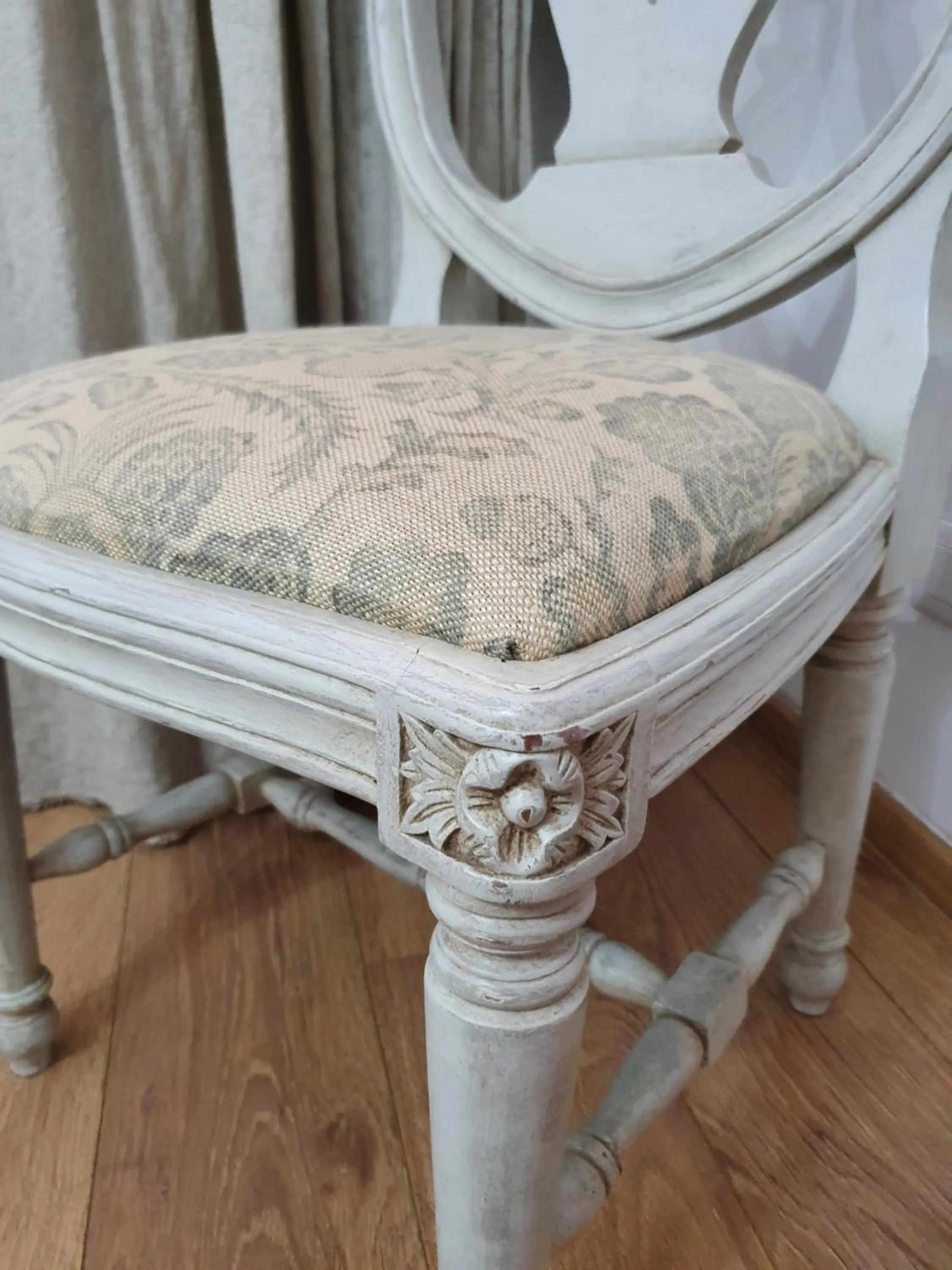 hair dresser in DAGO Farmhouse