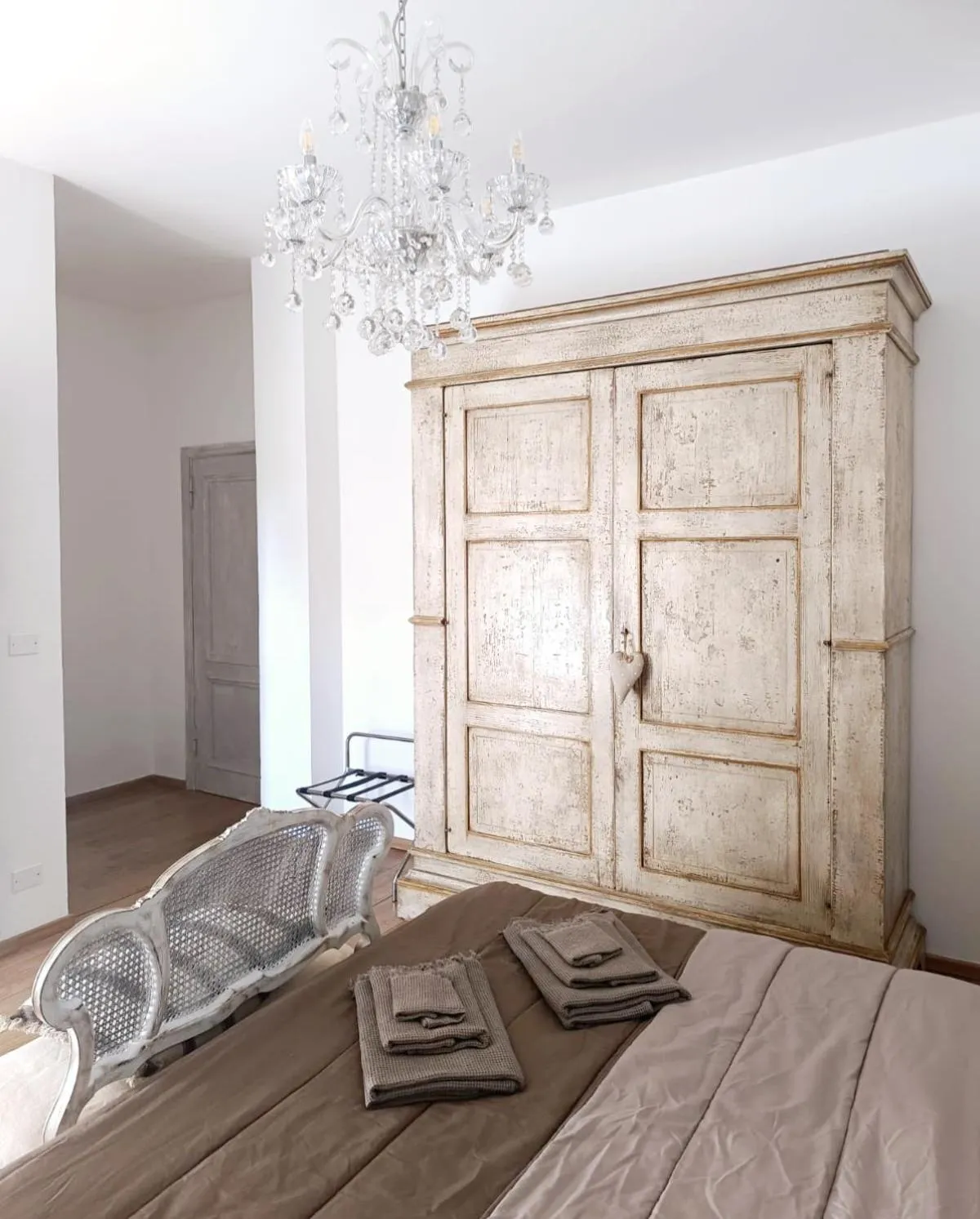 Bedroom, Bed in DAGO Farmhouse