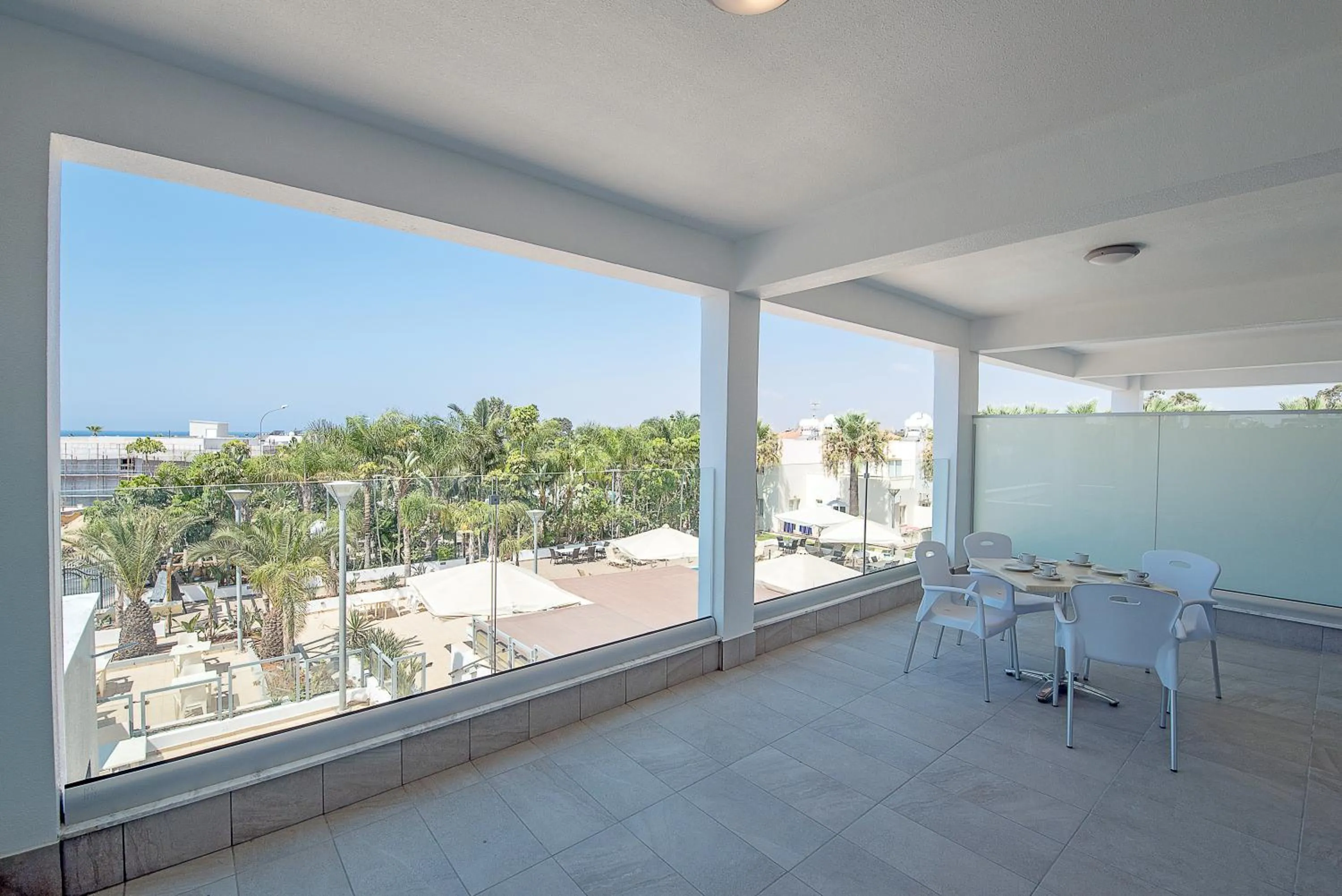 Day in La Casa Di Napa Apartments