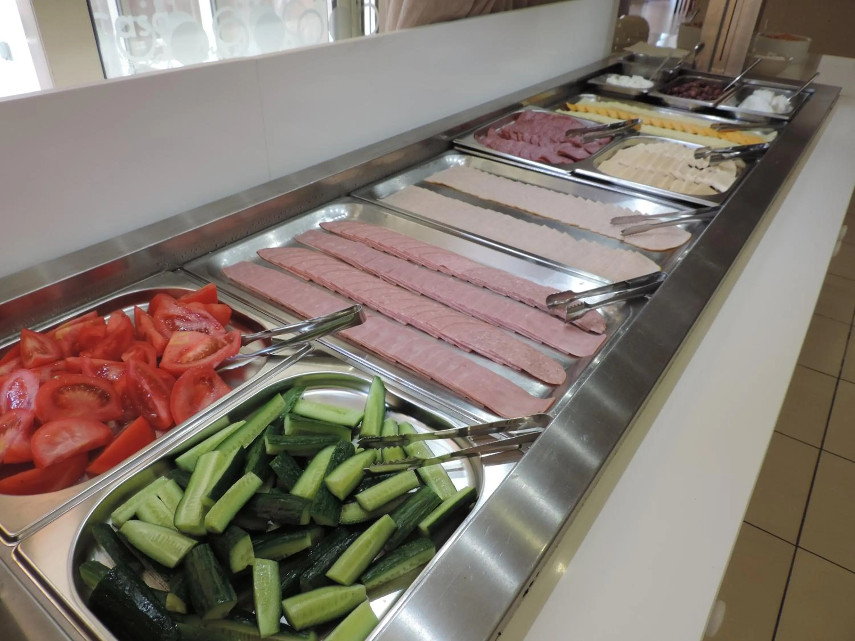 Buffet breakfast in La Casa Di Napa Apartments