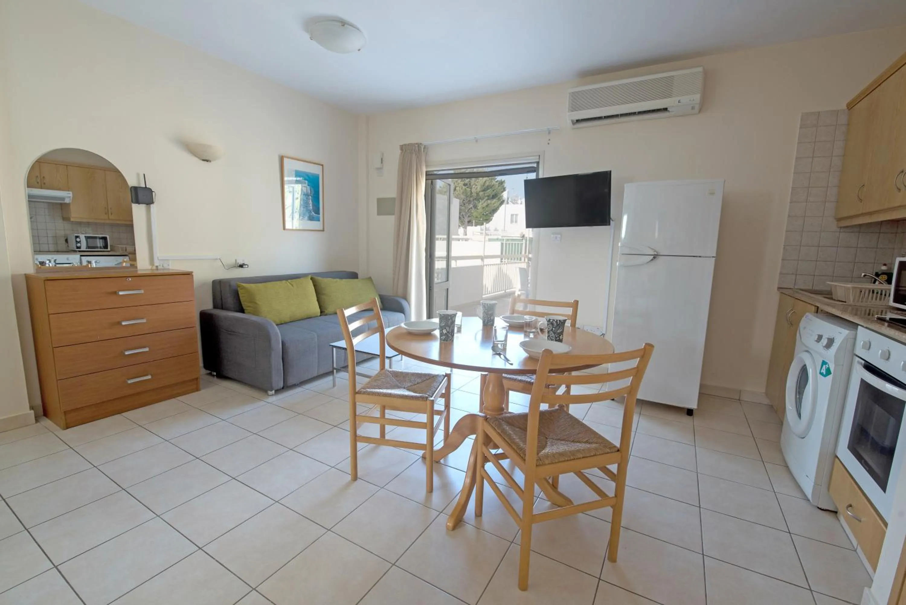 Kitchen or kitchenette in La Casa Di Napa Apartments