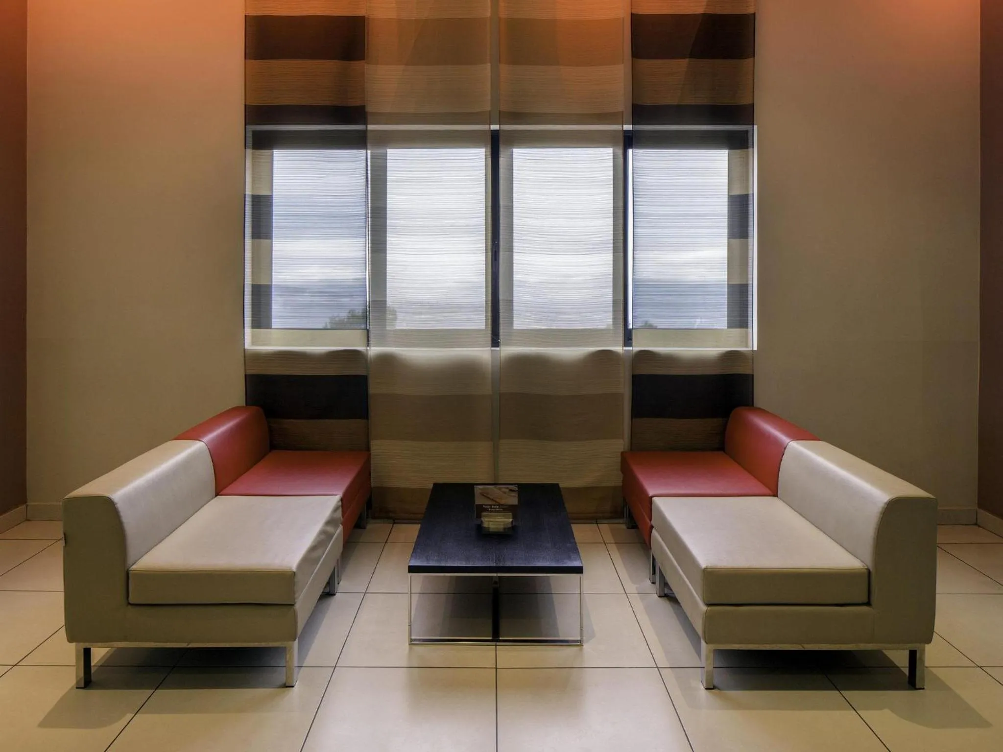 Lounge or bar in Ibis Constantine