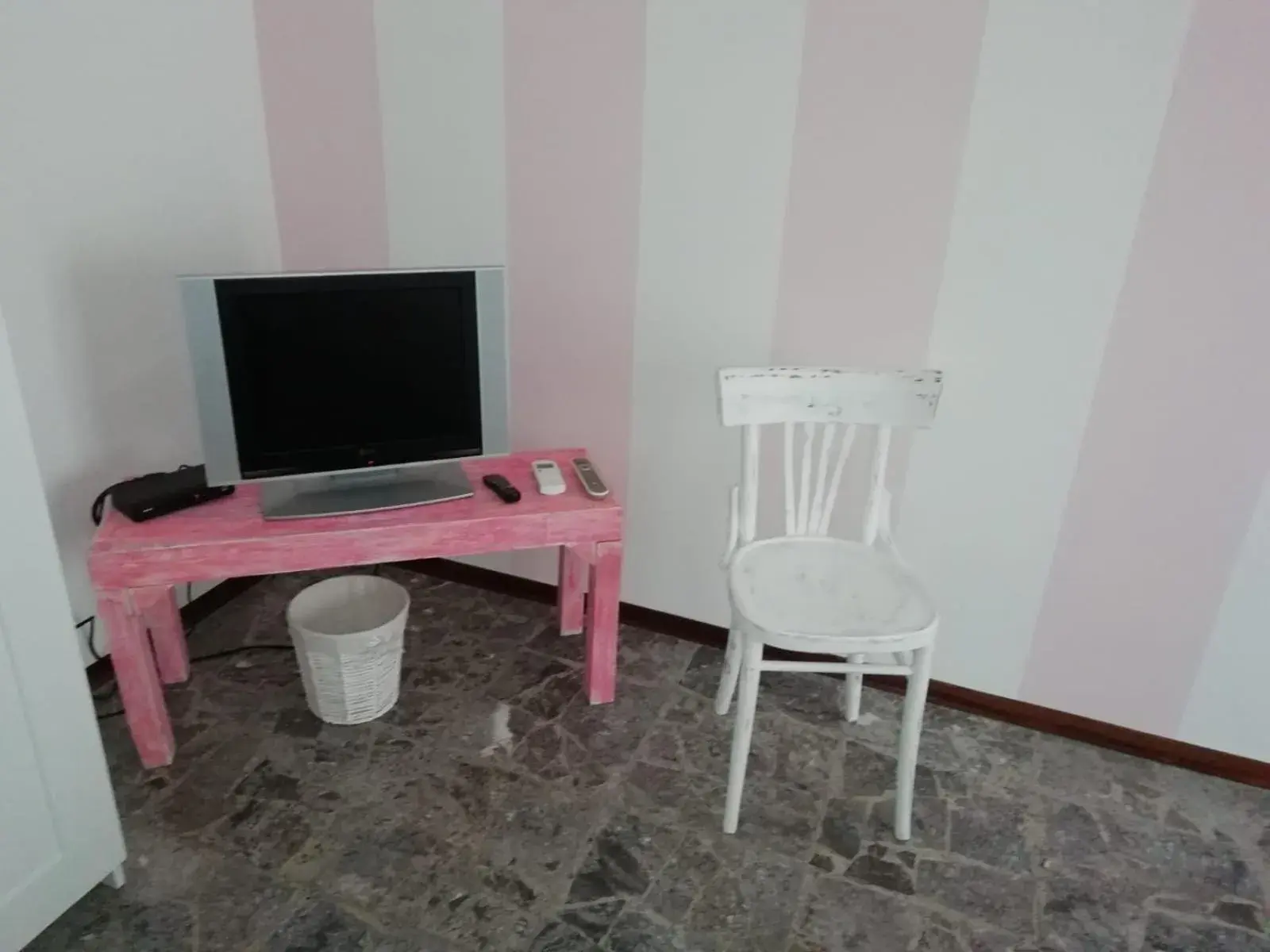 Double Room with Shared Bathroom - single occupancy in Good Morning Shopping Double Room with Shared Bathroom - single occupancy in Good Morning Shopping