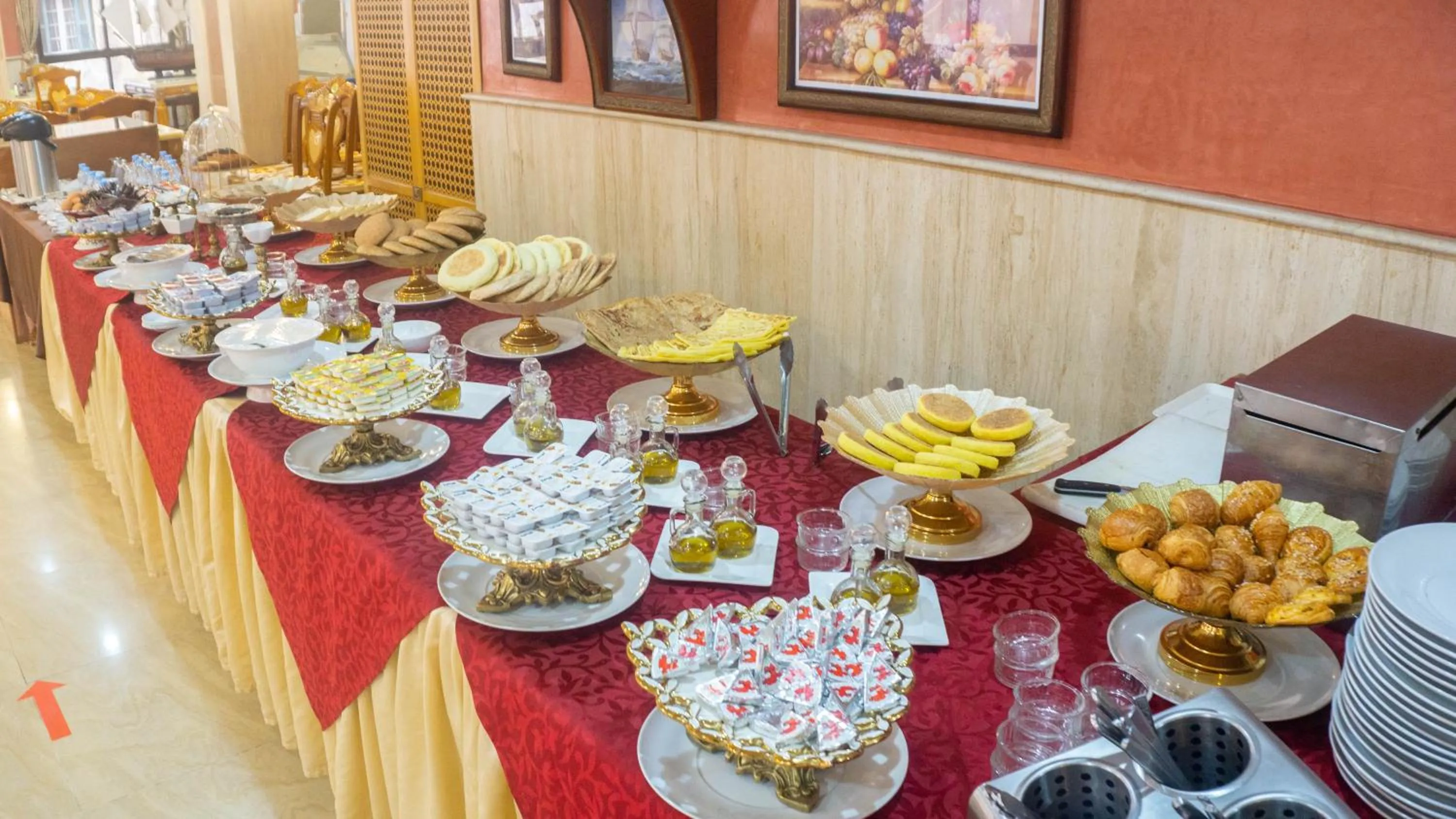 Continental breakfast in Hôtel Atenas