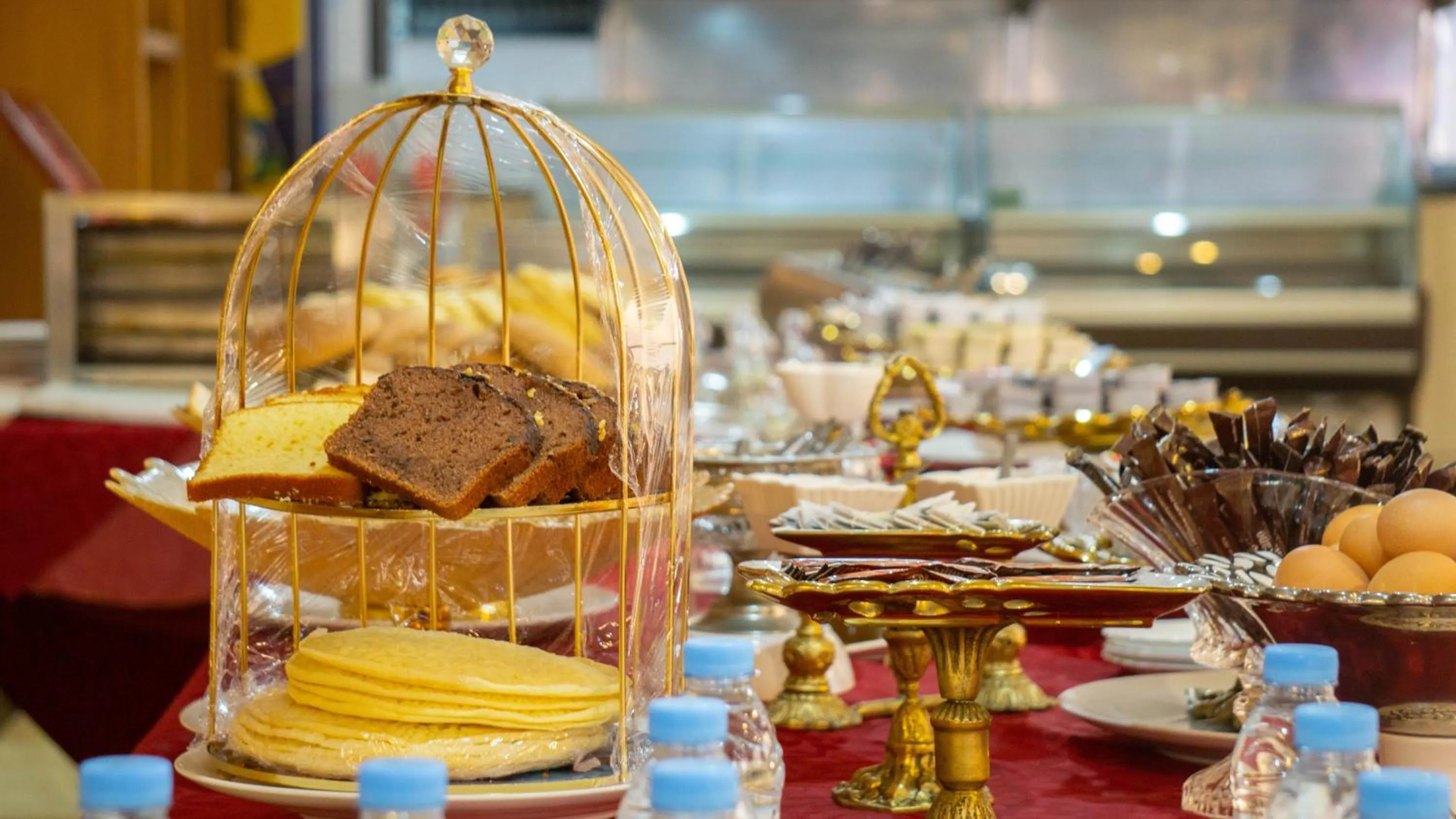 Buffet breakfast in Hôtel Atenas