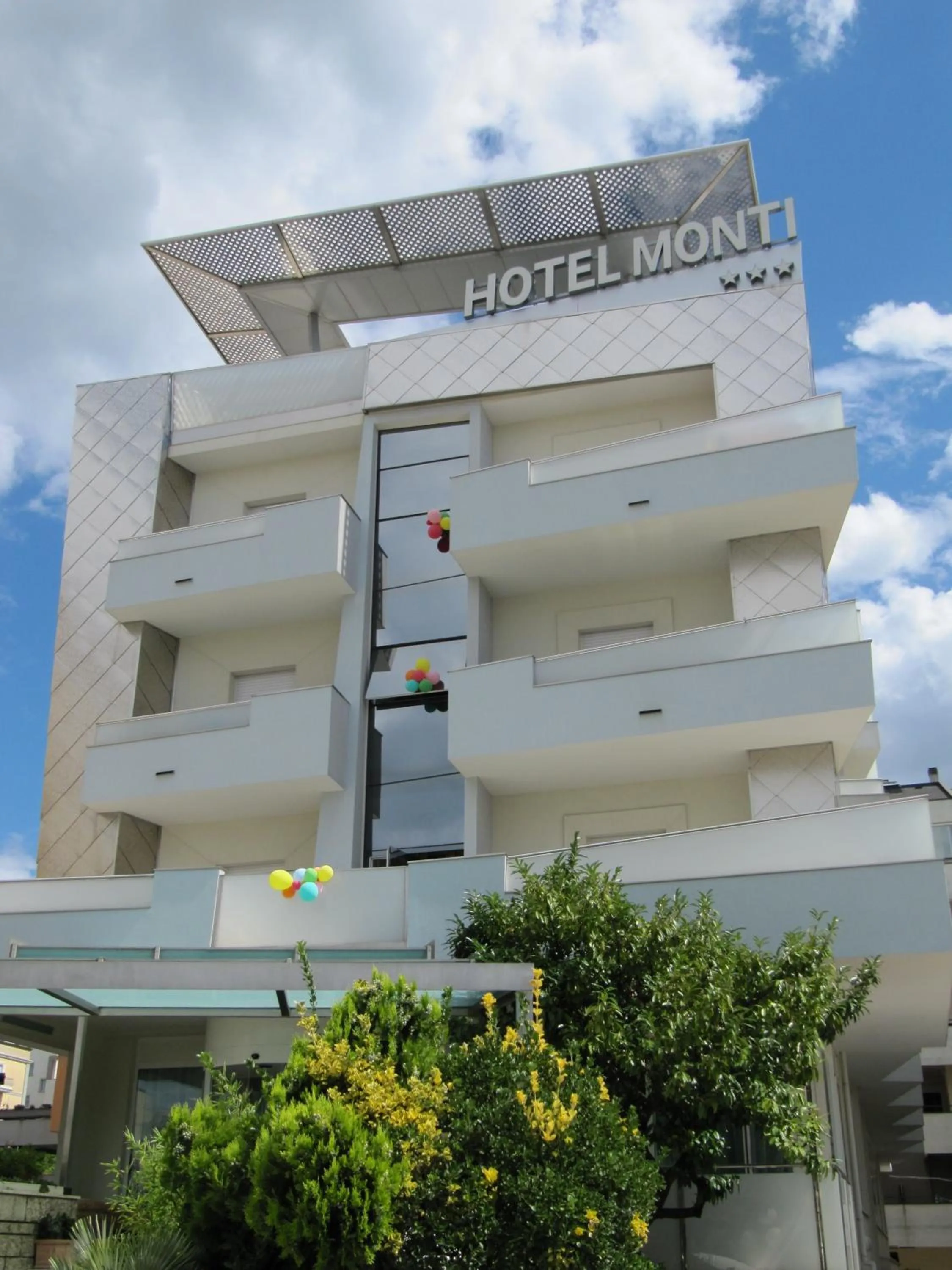 Facade/entrance in Hotel Monti