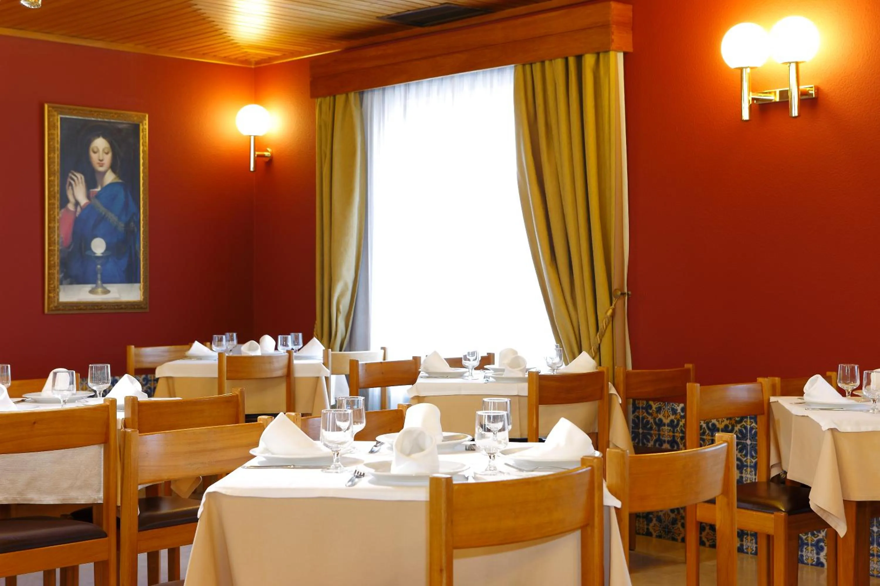 Restaurant/places to eat in Domus Pacis Fatima Hotel