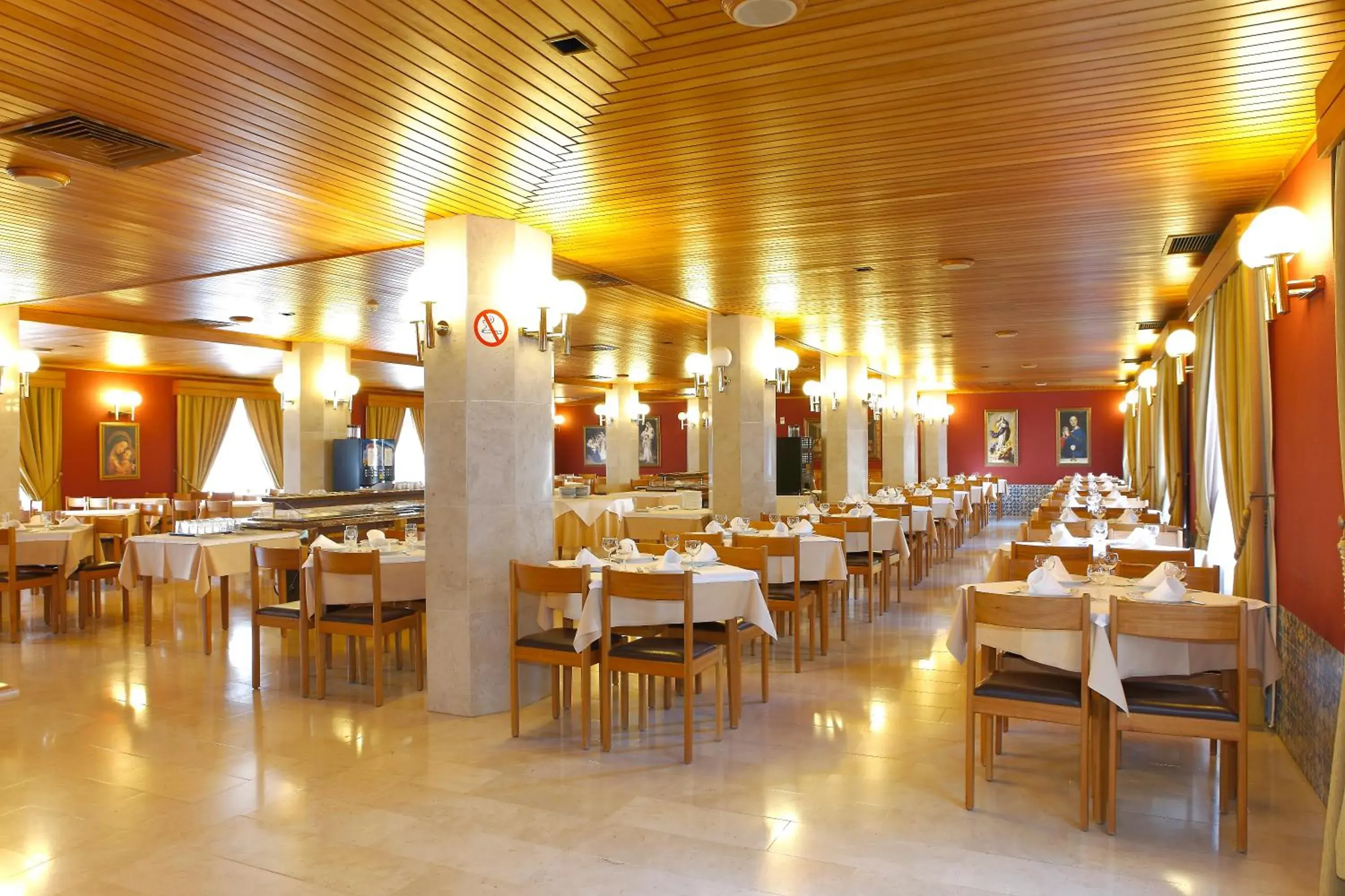 Restaurant/places to eat in Domus Pacis Fatima Hotel Restaurant/places to eat in Domus Pacis Fatima Hotel