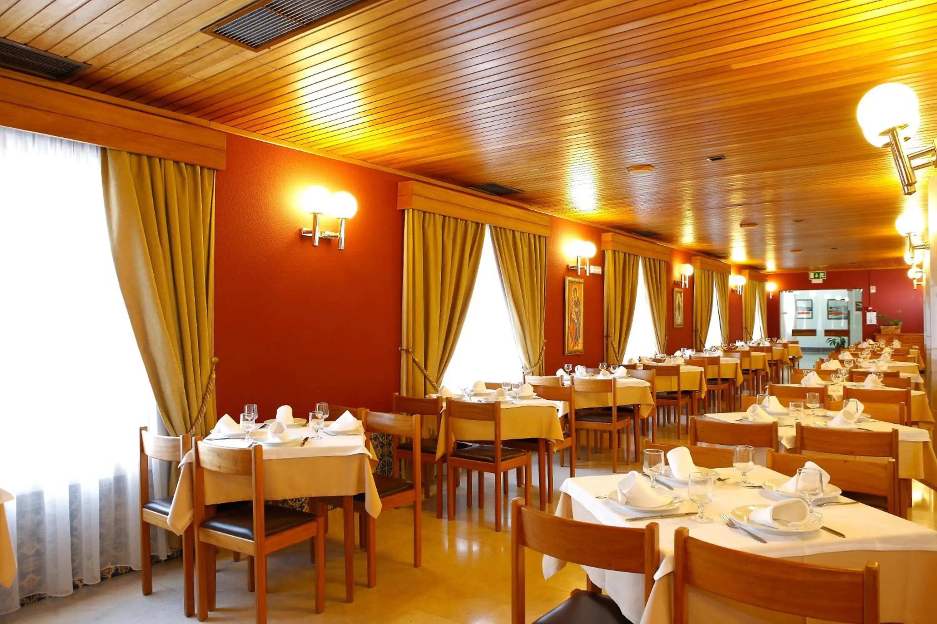 Restaurant/places to eat in Domus Pacis Fatima Hotel Restaurant/places to eat in Domus Pacis Fatima Hotel