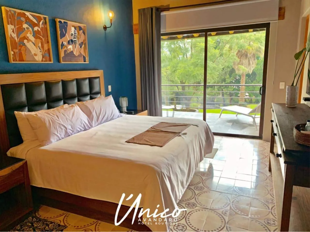 Balcony/Terrace, Bed in Hotel Boutique Unico Avandaro