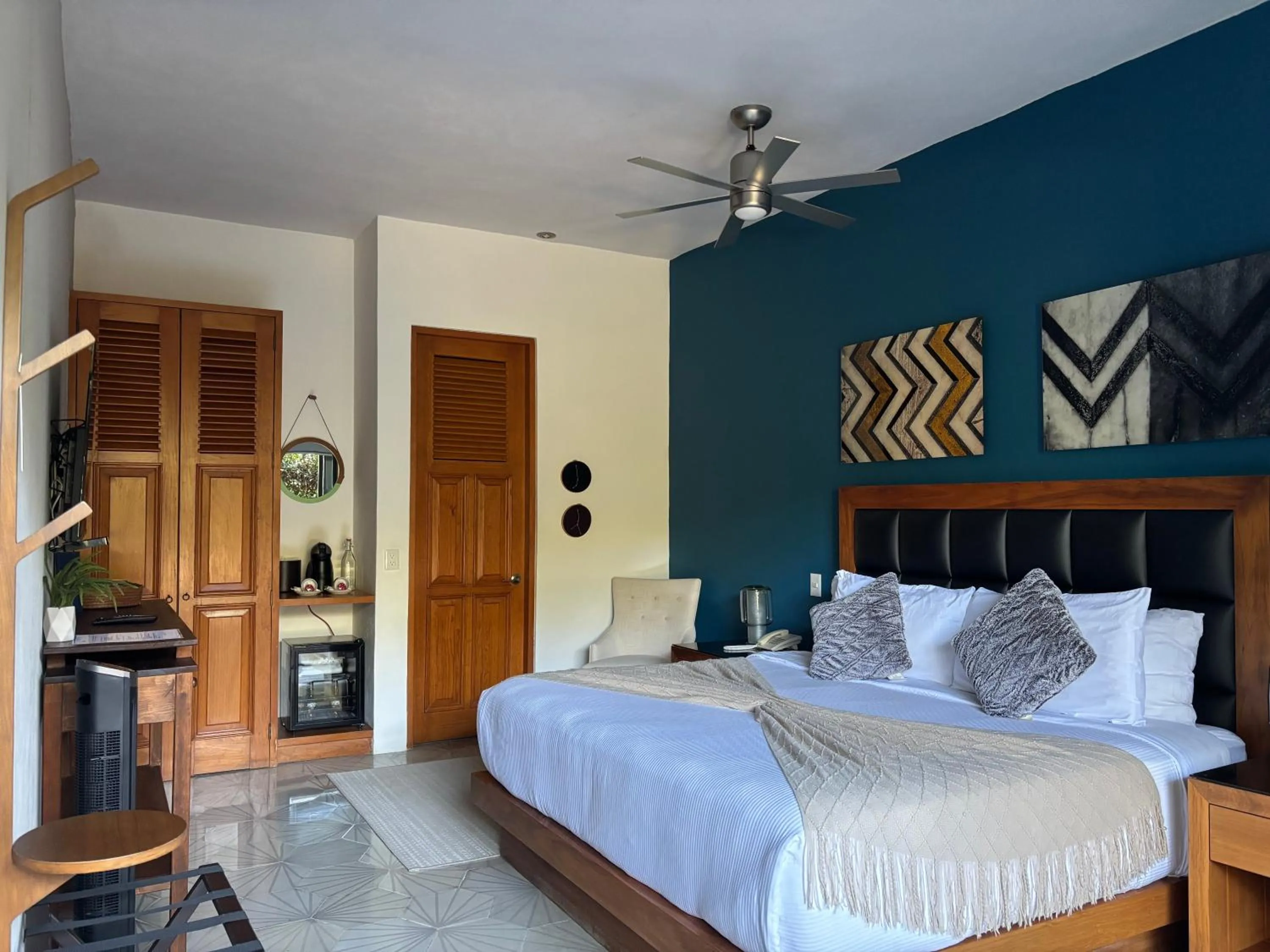 Photo of the whole room, Bed in Hotel Boutique Unico Avandaro