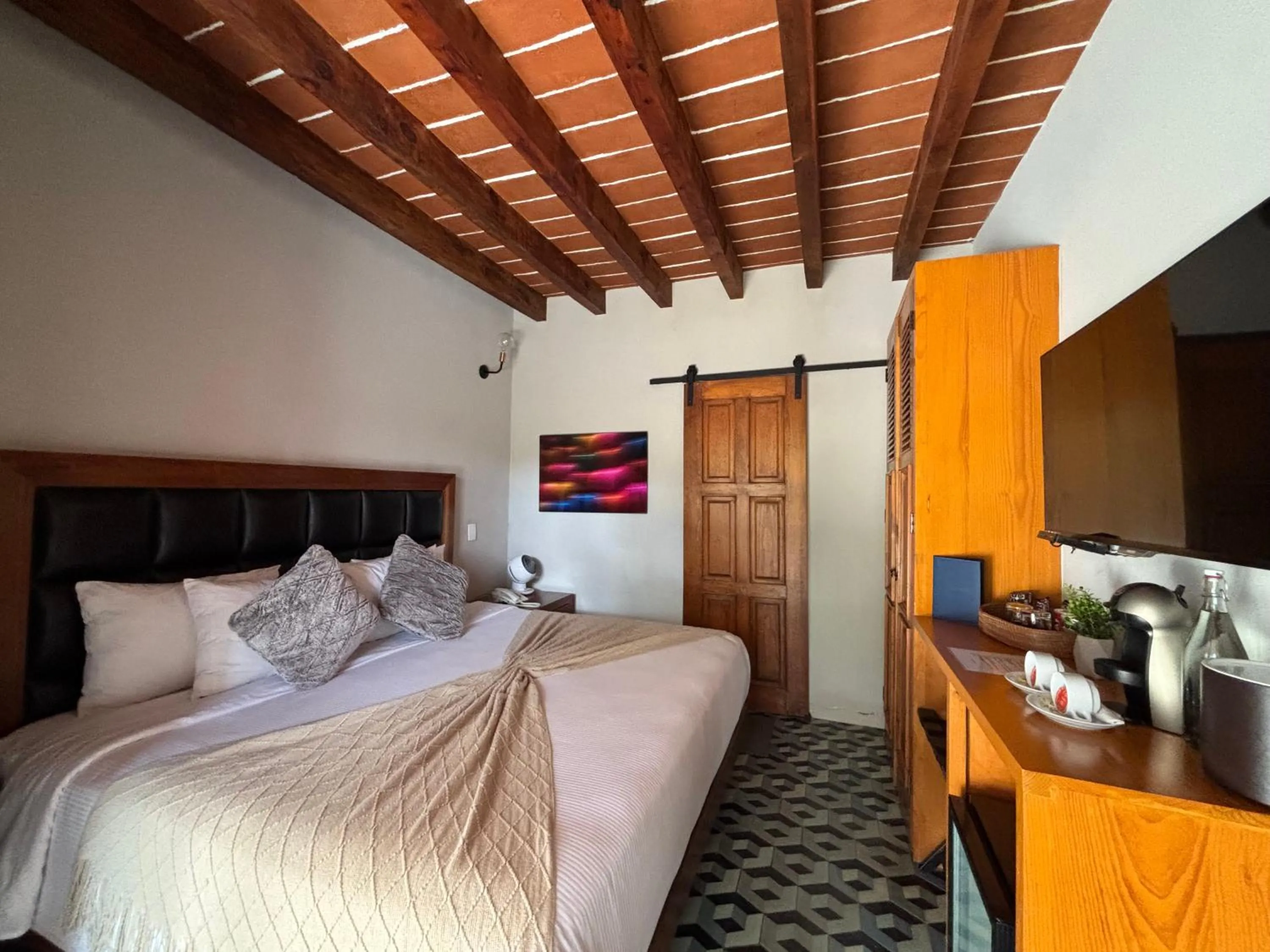 Photo of the whole room, Bed in Hotel Boutique Unico Avandaro