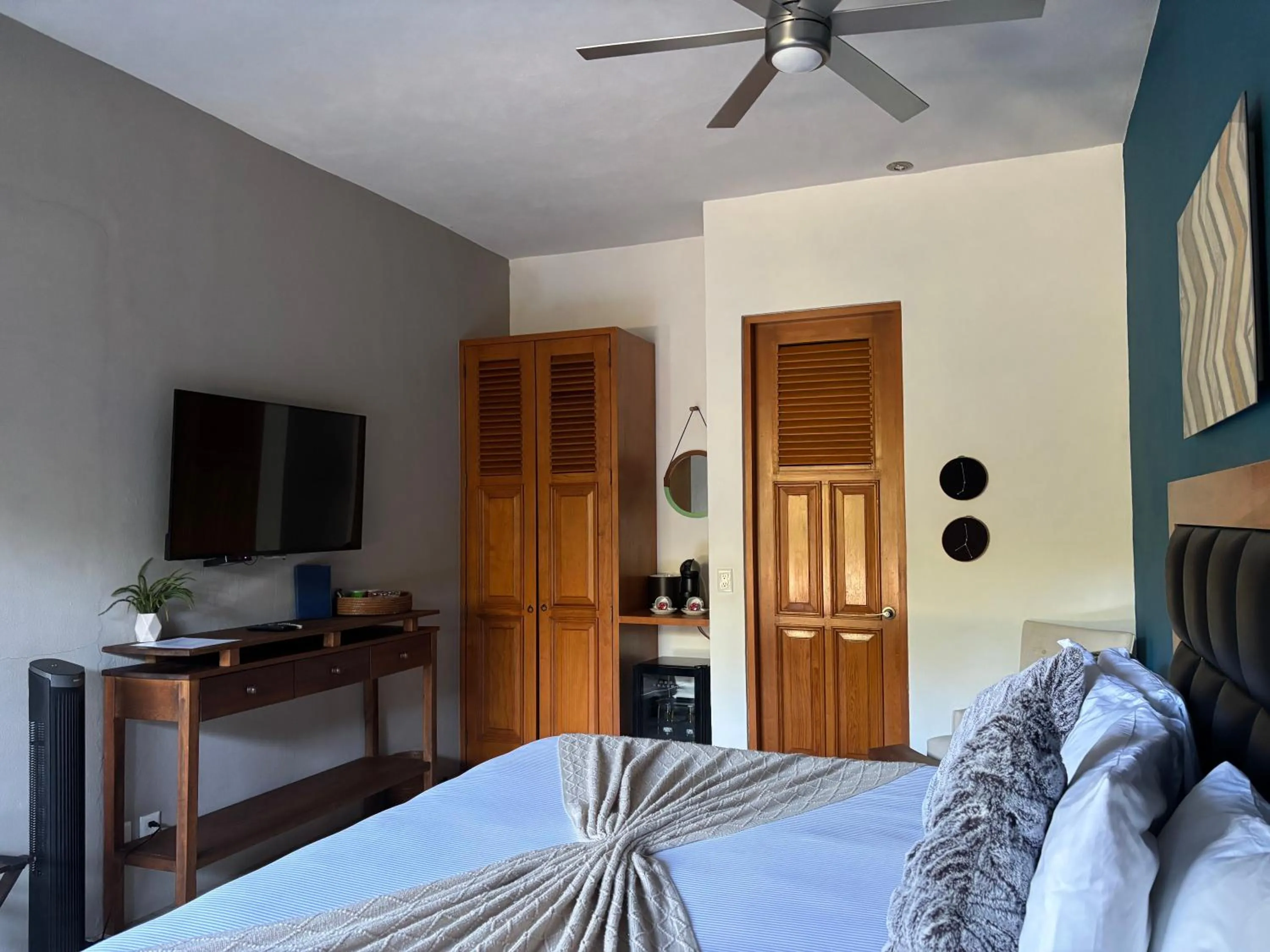 Photo of the whole room, Bed in Hotel Boutique Unico Avandaro